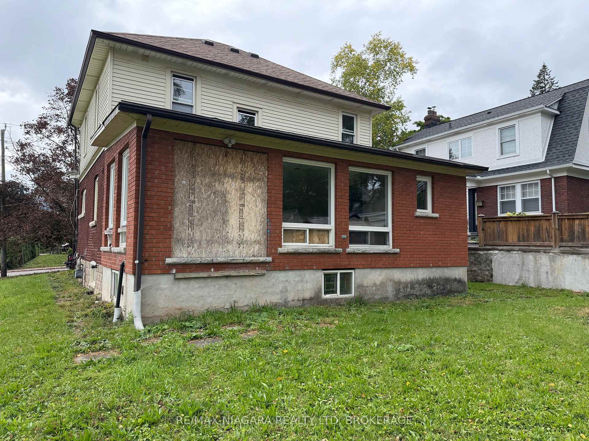 Photo 17 of 4445 John Street, Niagara Falls, Downtown — HOMEH