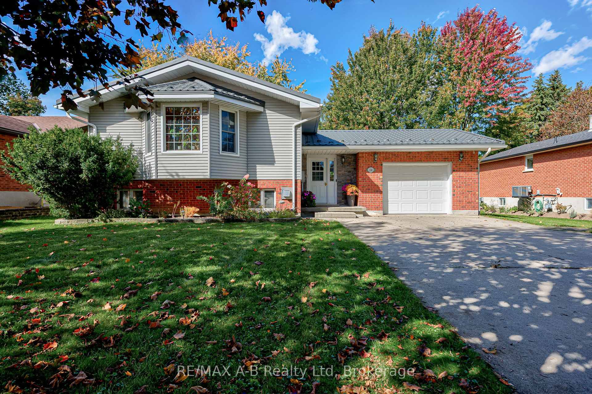 Photo 2 of 224 Morenz Drive, West Perth, Mitchell — HOMEH