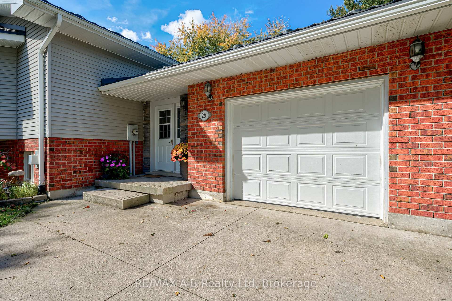 Photo 3 of 224 Morenz Drive, West Perth, Mitchell — HOMEH