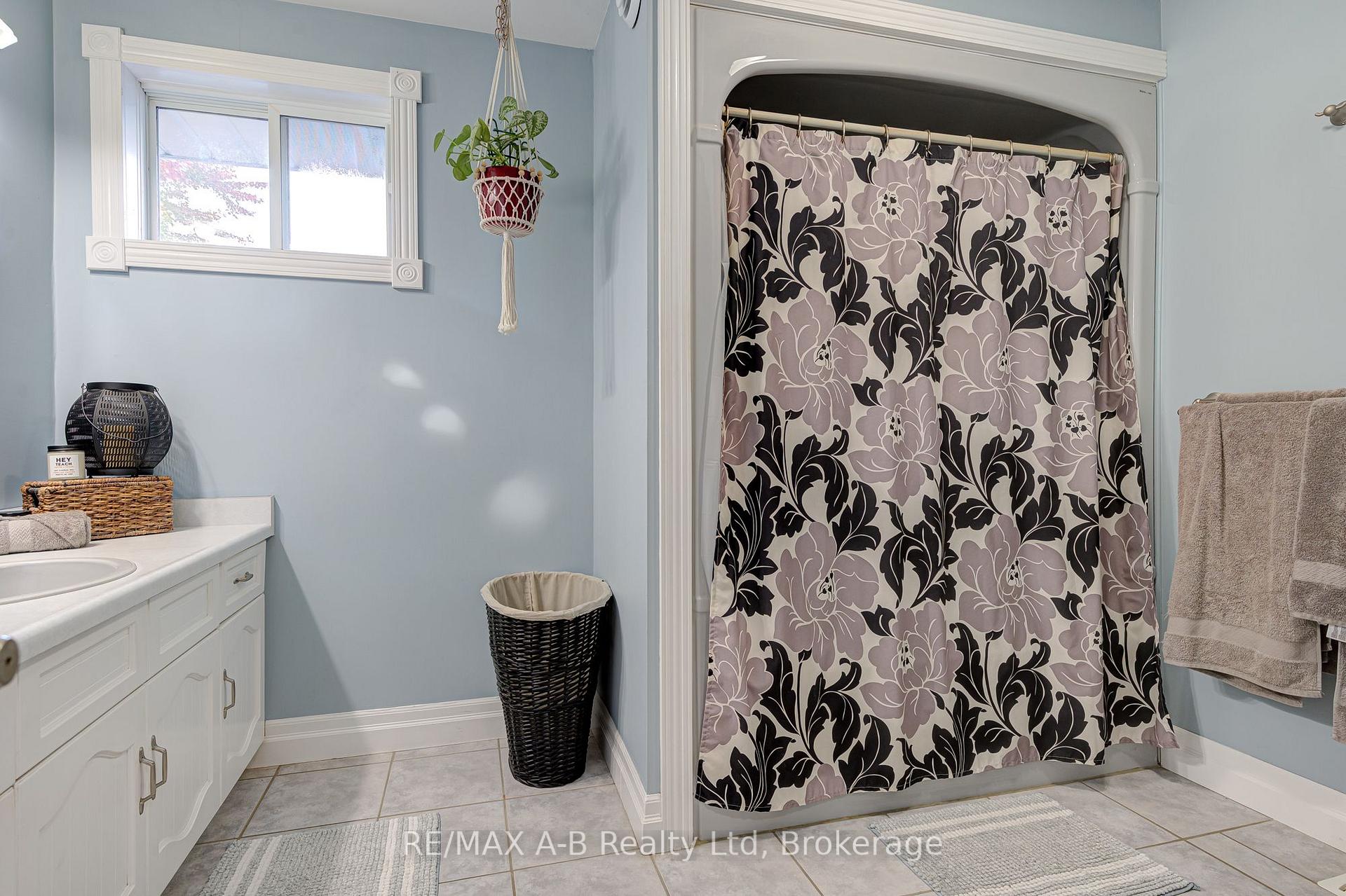 Photo 25 of 224 Morenz Drive, West Perth, Mitchell — HOMEH