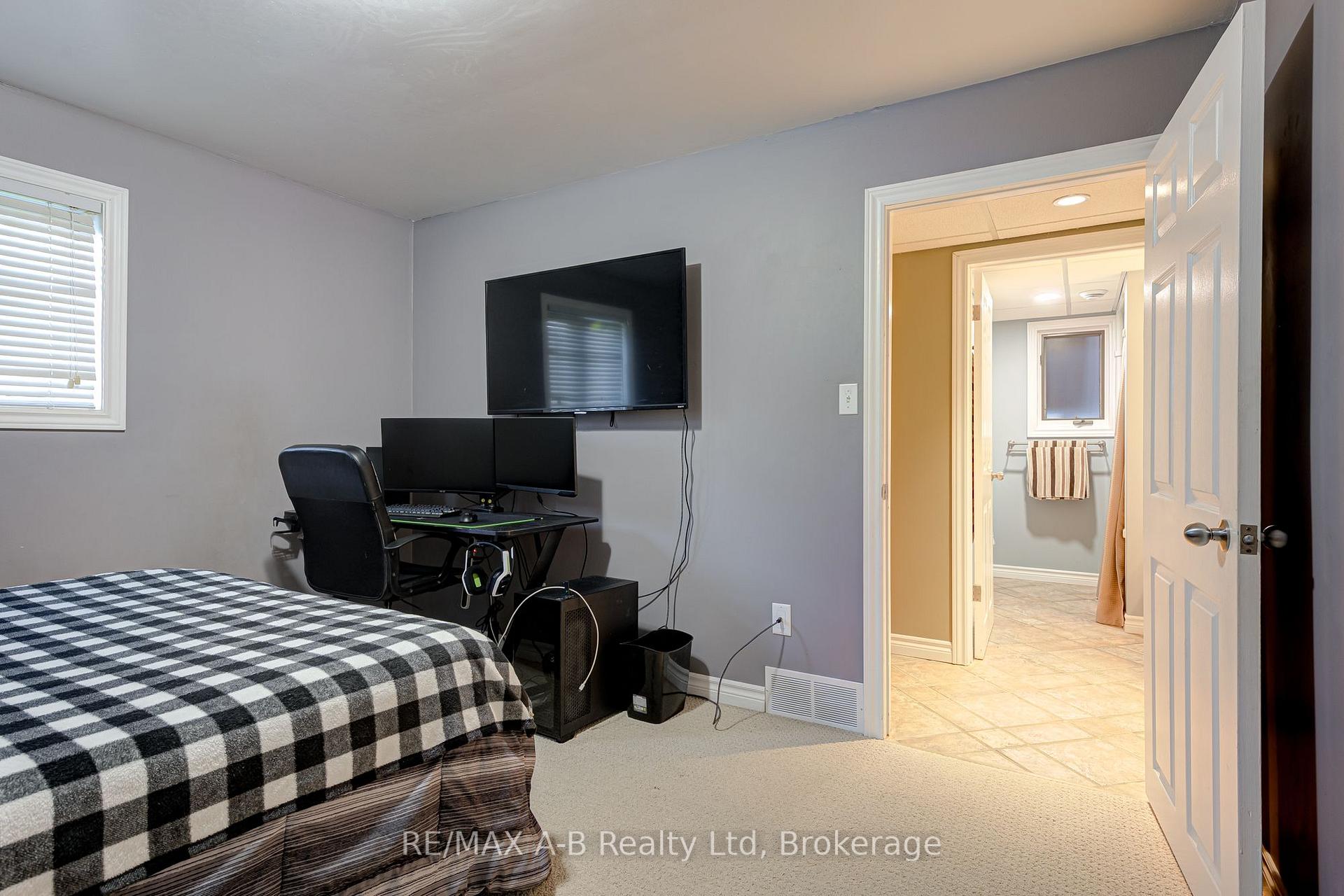 Photo 38 of 224 Morenz Drive, West Perth, Mitchell — HOMEH