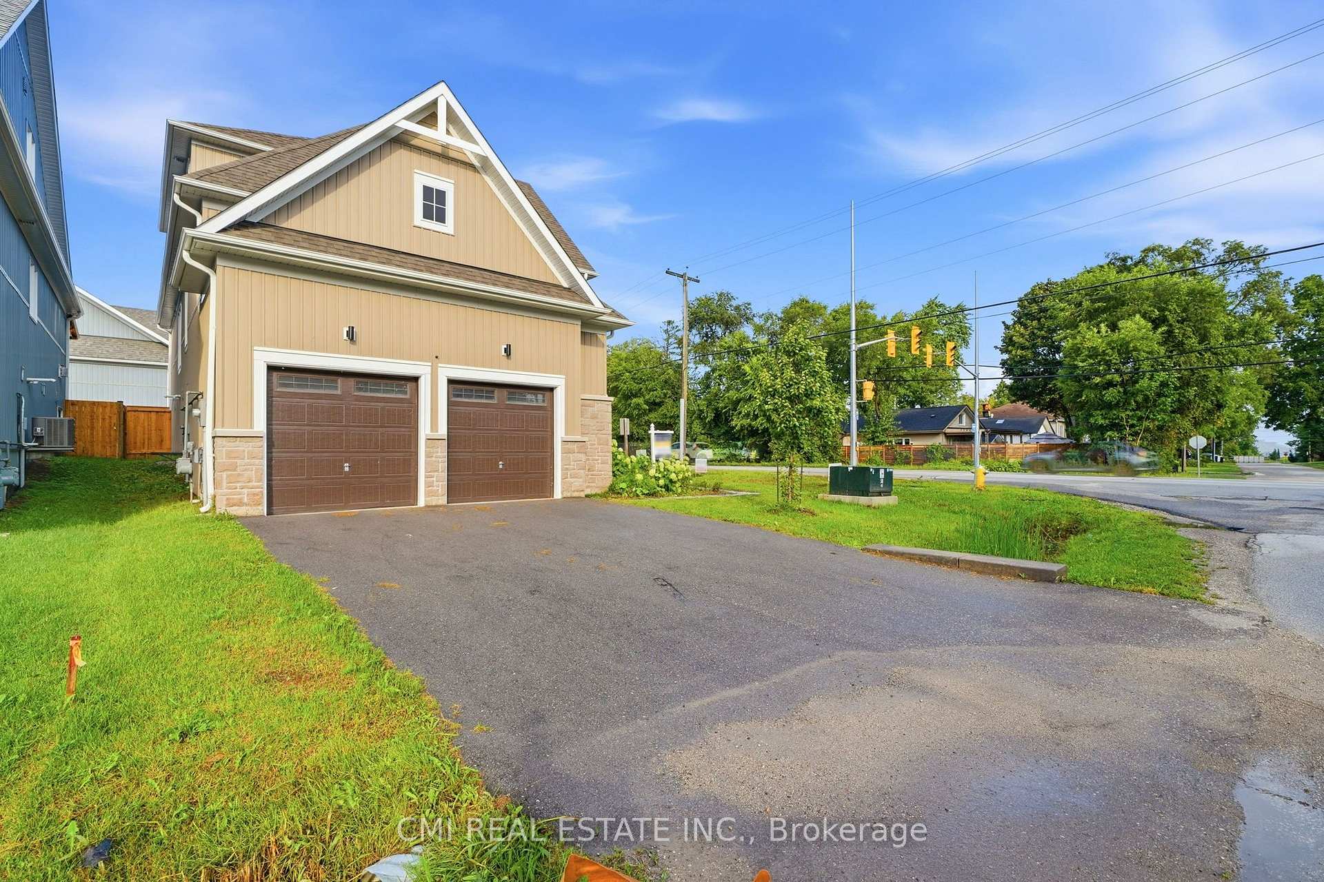 Photo 4 of 3205 Mosley Street, Wasaga Beach — HOMEH
