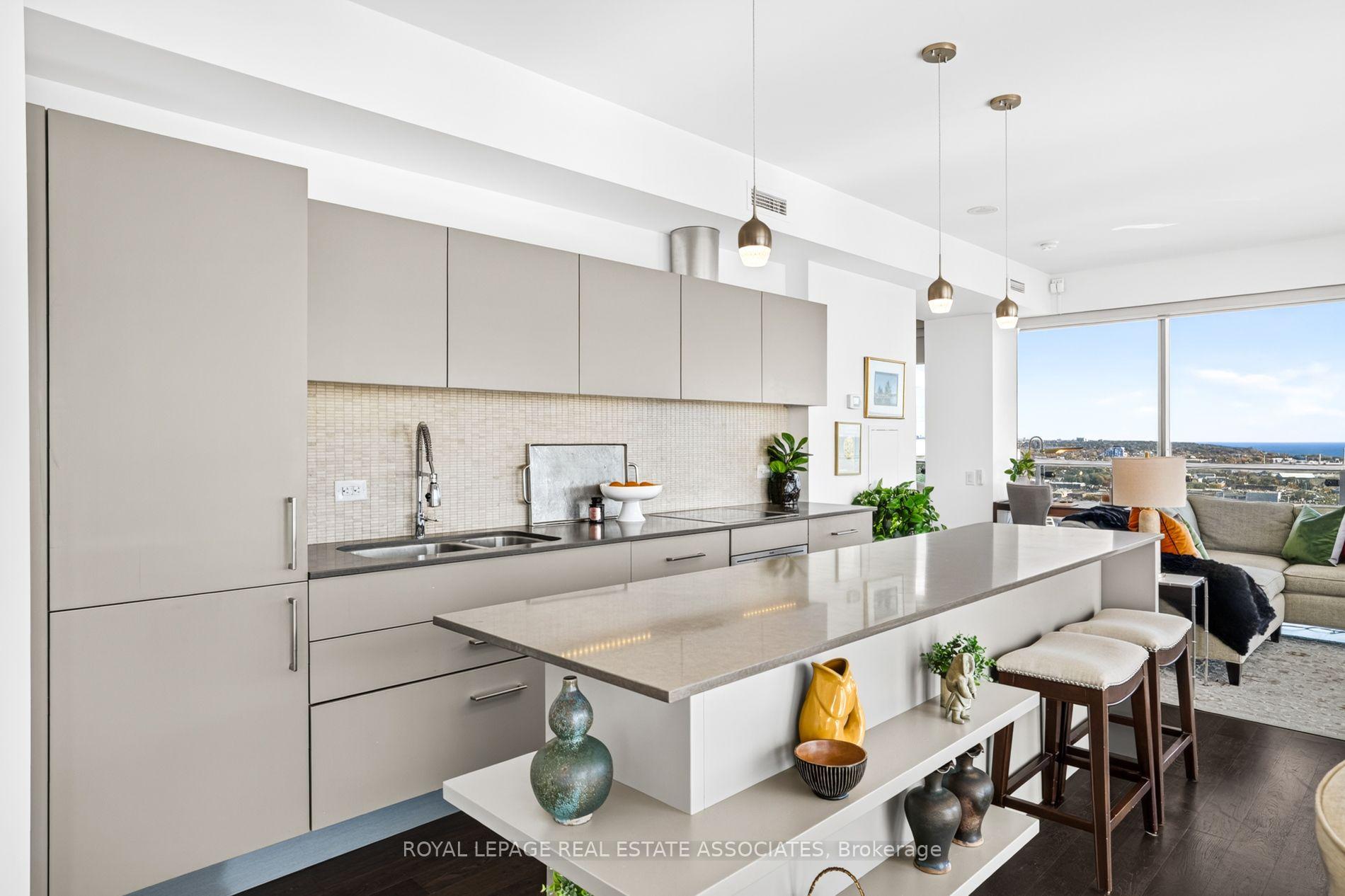 Photo 6 of Unit 3006, 70 Distillery Lane, Toronto, Waterfront Communities — HOMEH