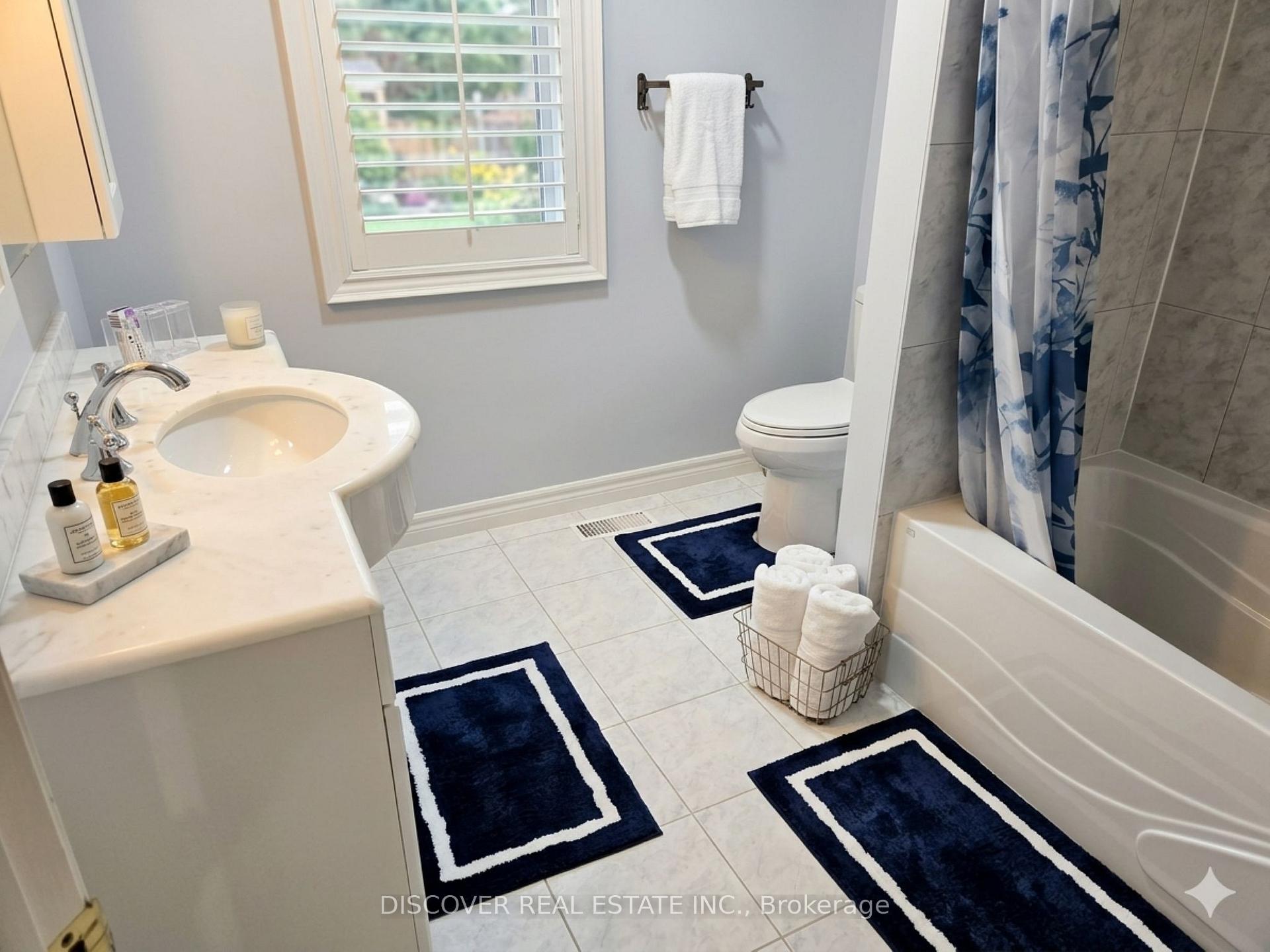 Photo 6 of 963 Hampton Crescent, Mississauga, Lakeview — HOMEH