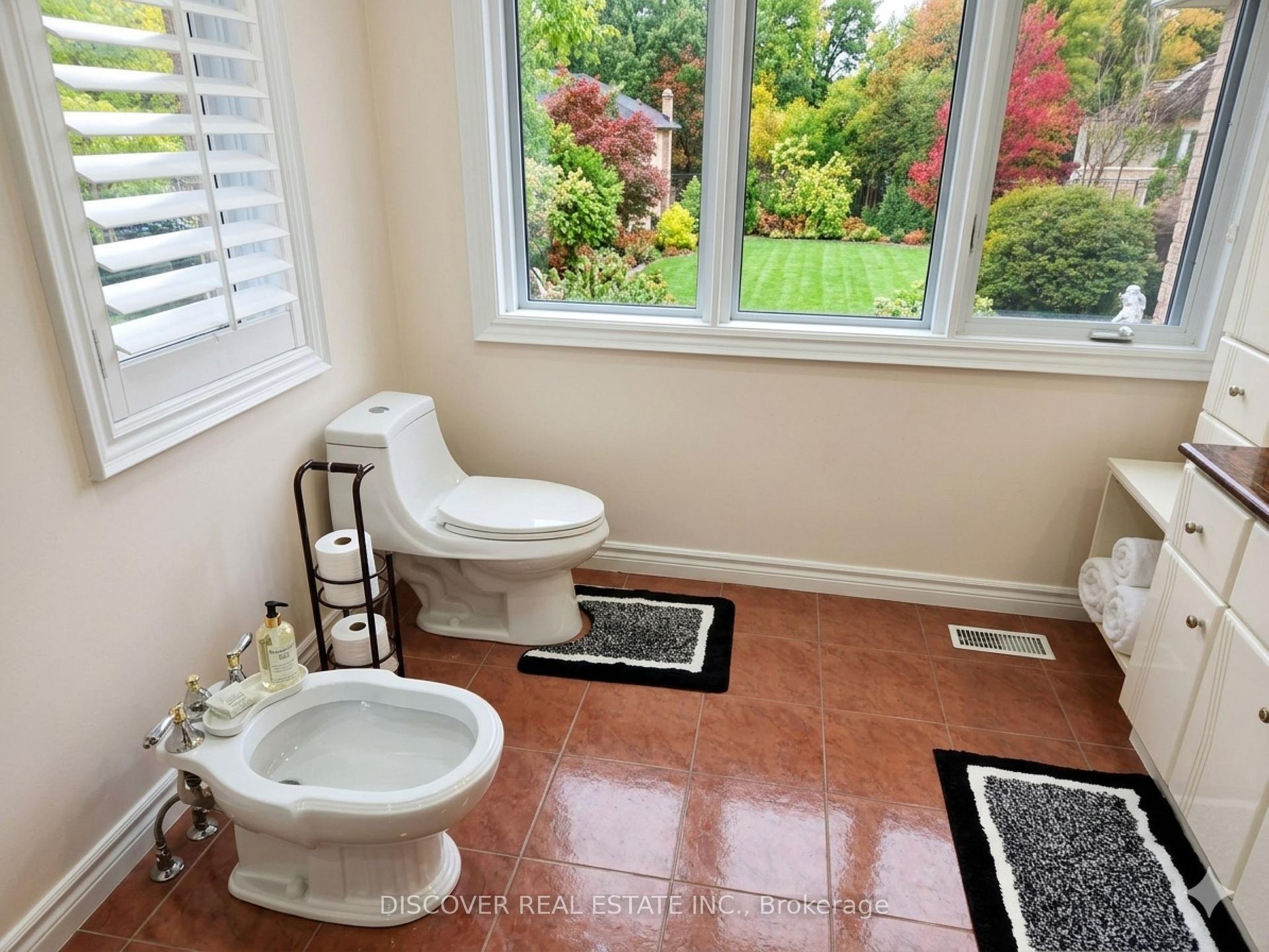 Photo 9 of 963 Hampton Crescent, Mississauga, Lakeview — HOMEH