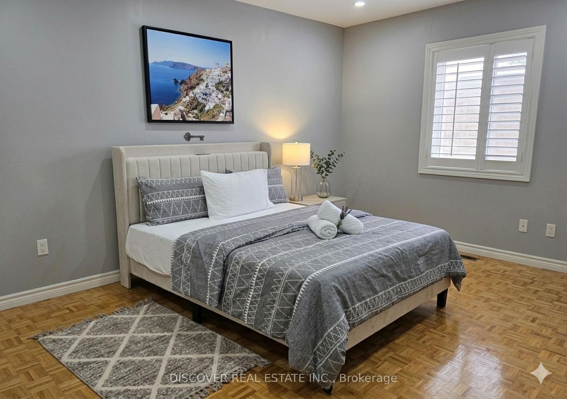 Photo 11 of 963 Hampton Crescent, Mississauga, Lakeview — HOMEH
