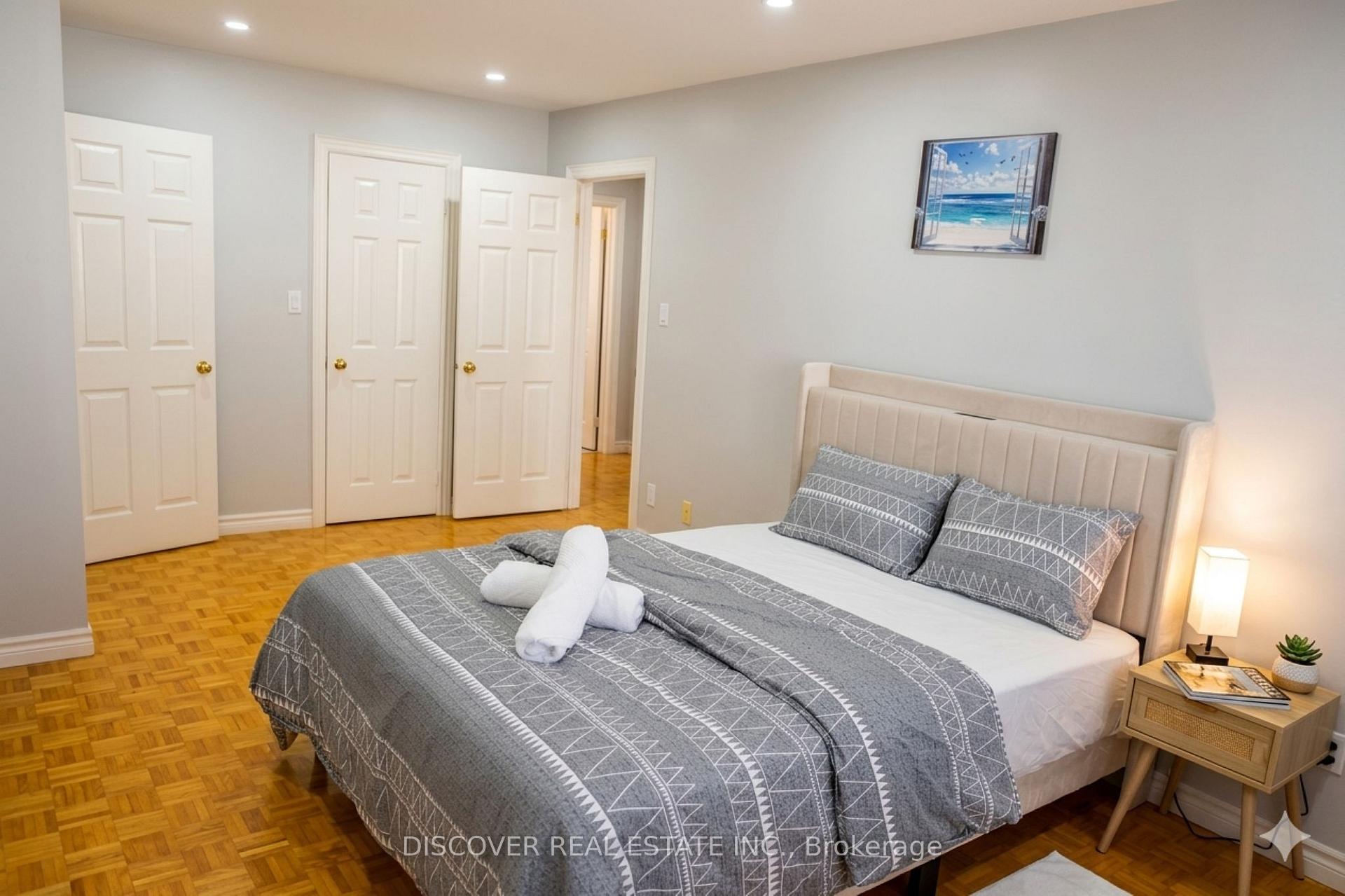 Photo 12 of 963 Hampton Crescent, Mississauga, Lakeview — HOMEH