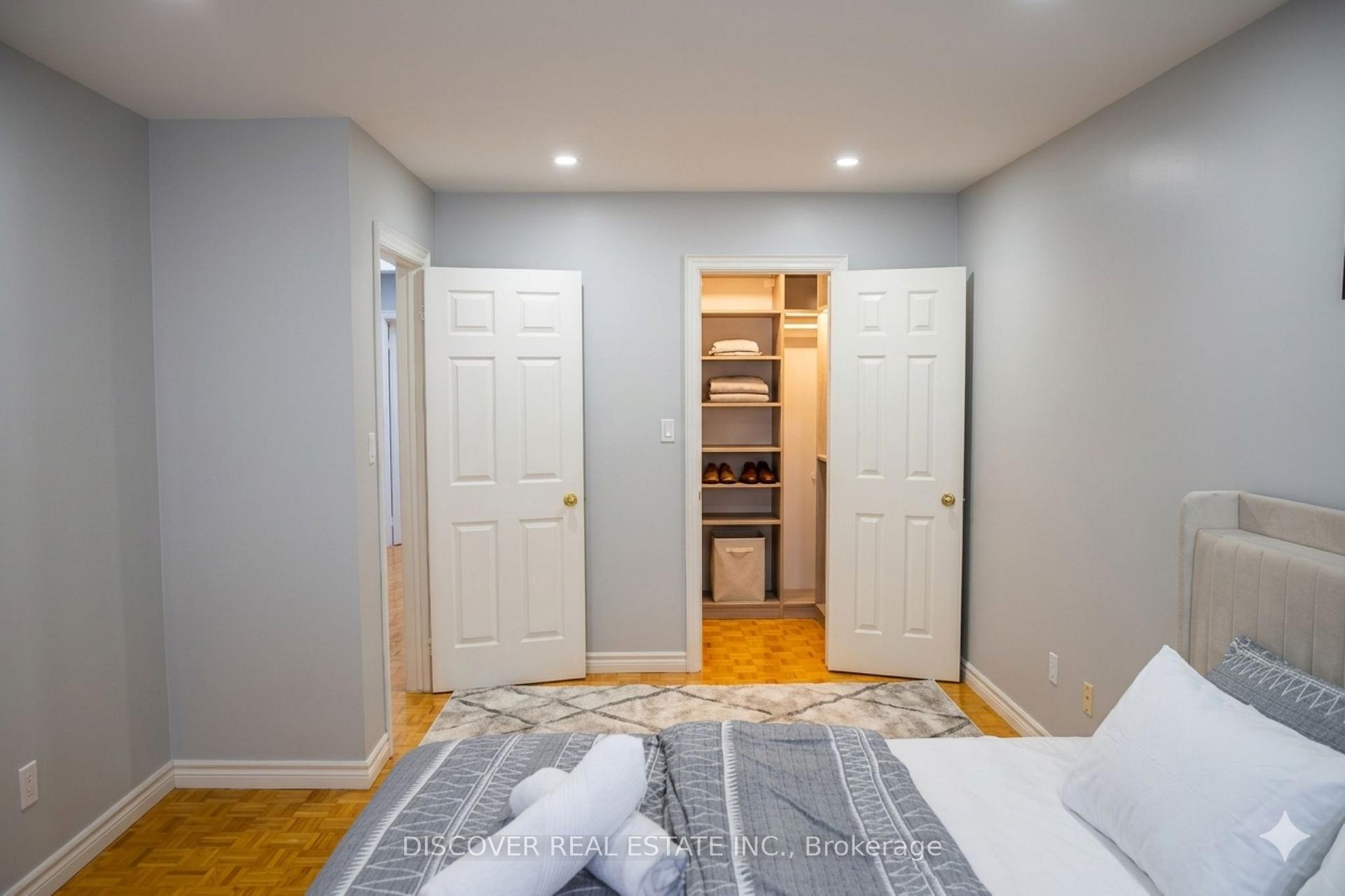 Photo 14 of 963 Hampton Crescent, Mississauga, Lakeview — HOMEH