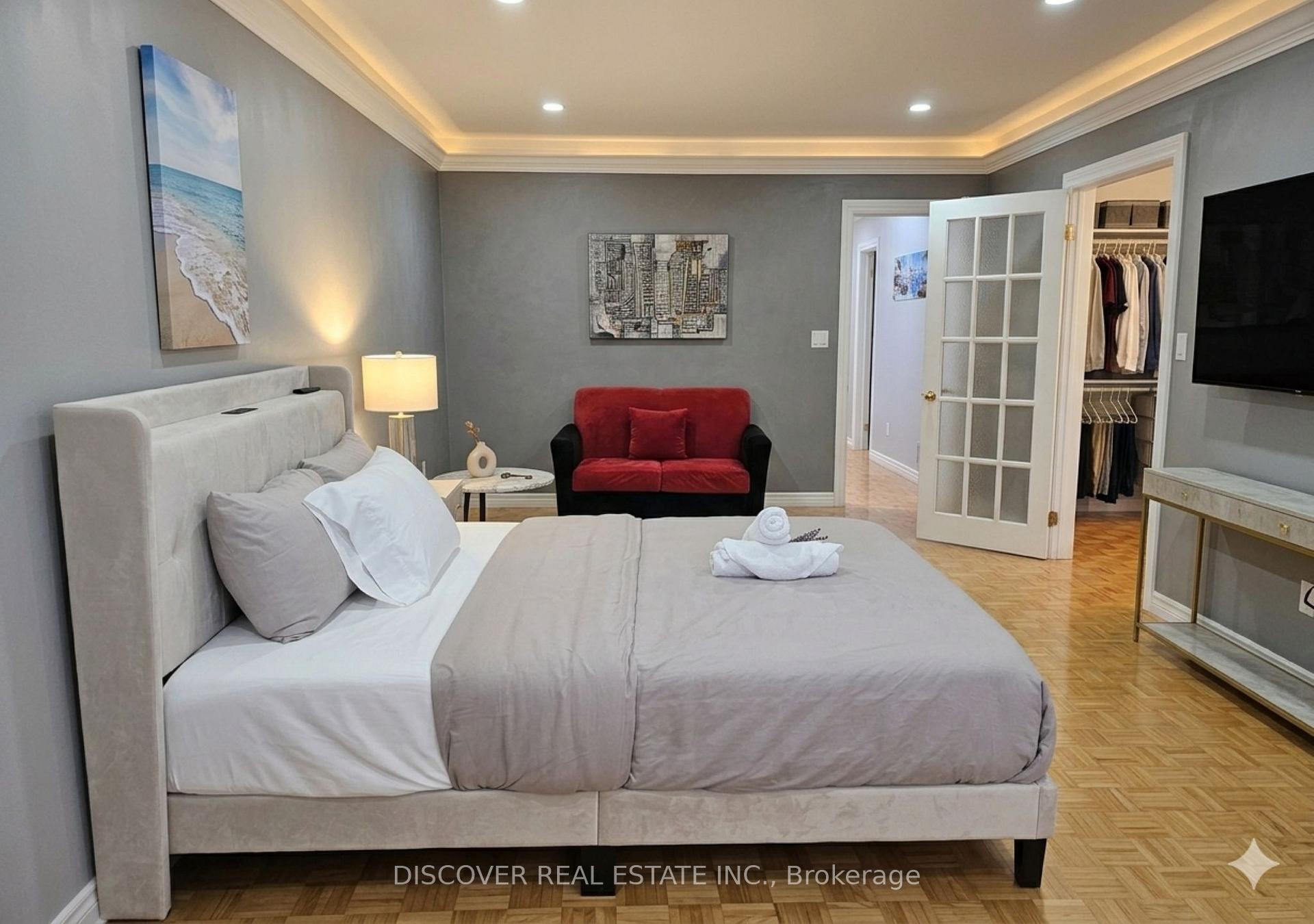 Photo 17 of 963 Hampton Crescent, Mississauga, Lakeview — HOMEH