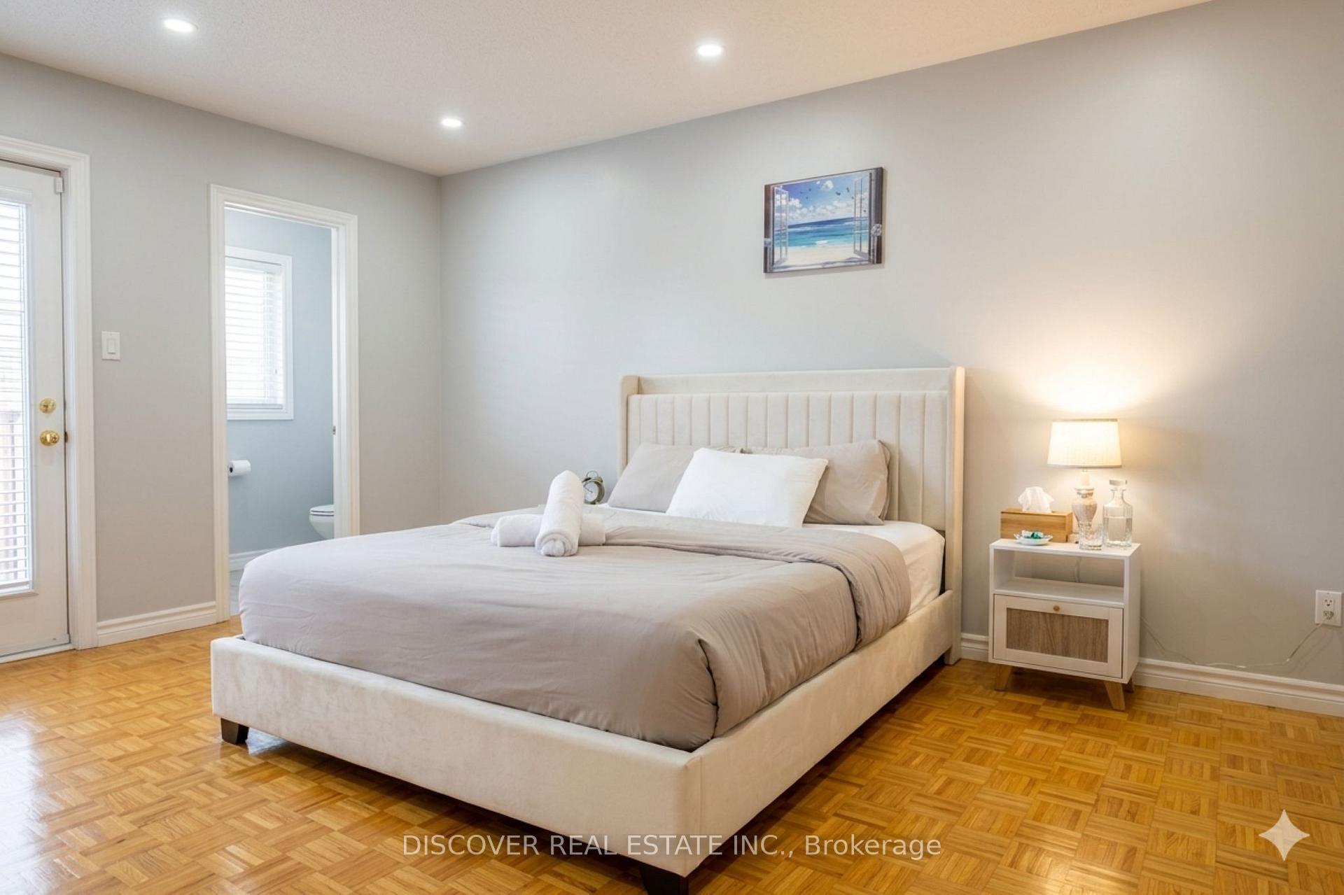 Photo 18 of 963 Hampton Crescent, Mississauga, Lakeview — HOMEH