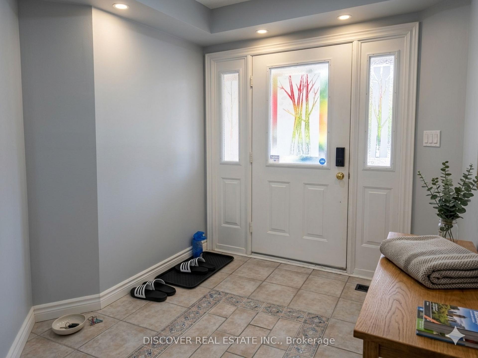 Photo 23 of 963 Hampton Crescent, Mississauga, Lakeview — HOMEH
