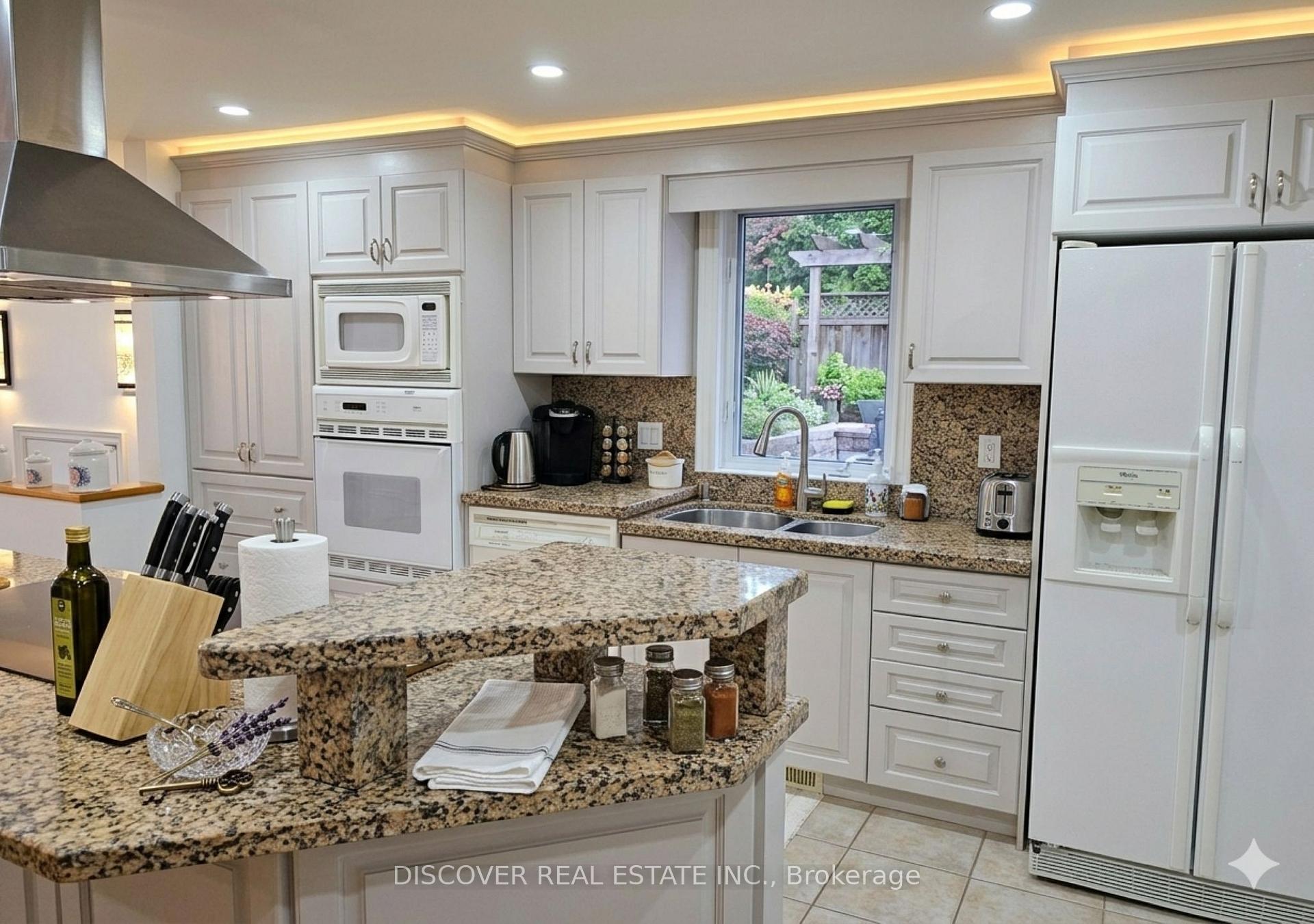 Photo 33 of 963 Hampton Crescent, Mississauga, Lakeview — HOMEH