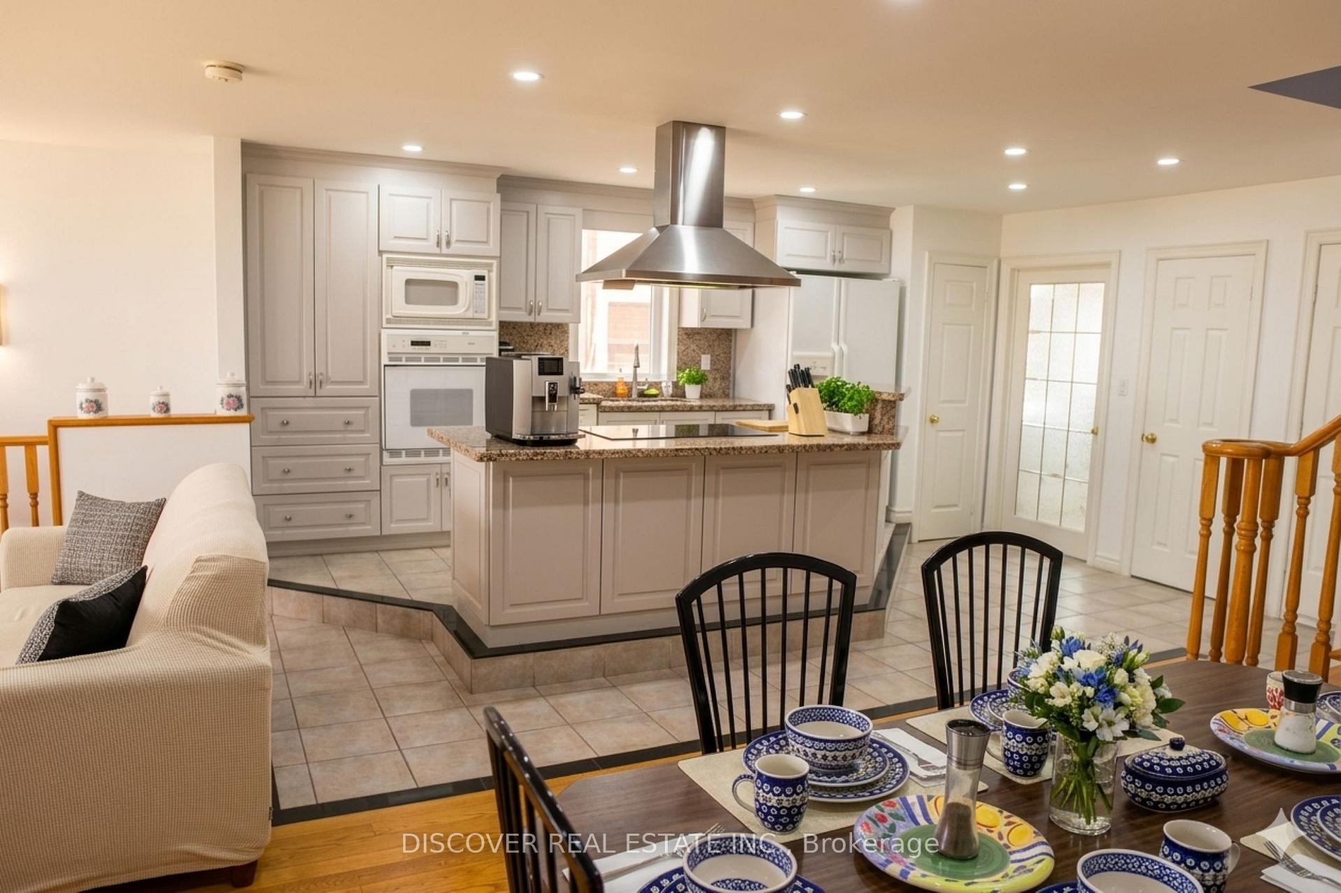 Photo 36 of 963 Hampton Crescent, Mississauga, Lakeview — HOMEH