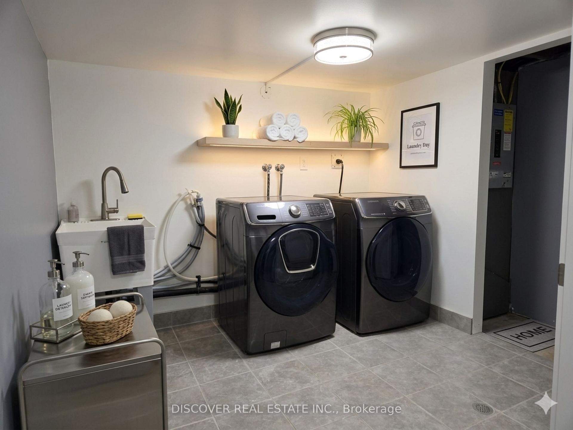 Photo 37 of 963 Hampton Crescent, Mississauga, Lakeview — HOMEH