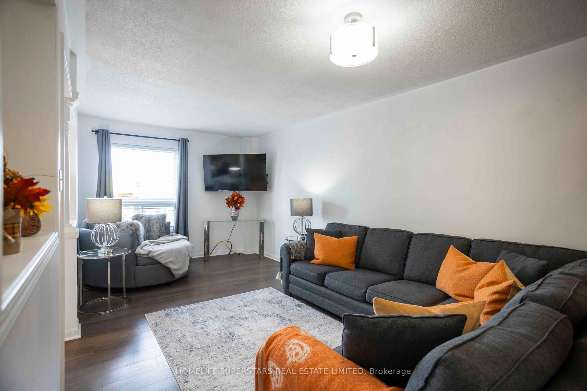 Photo 4 of 76 Longueuil Place, Whitby, Pringle Creek — HOMEH