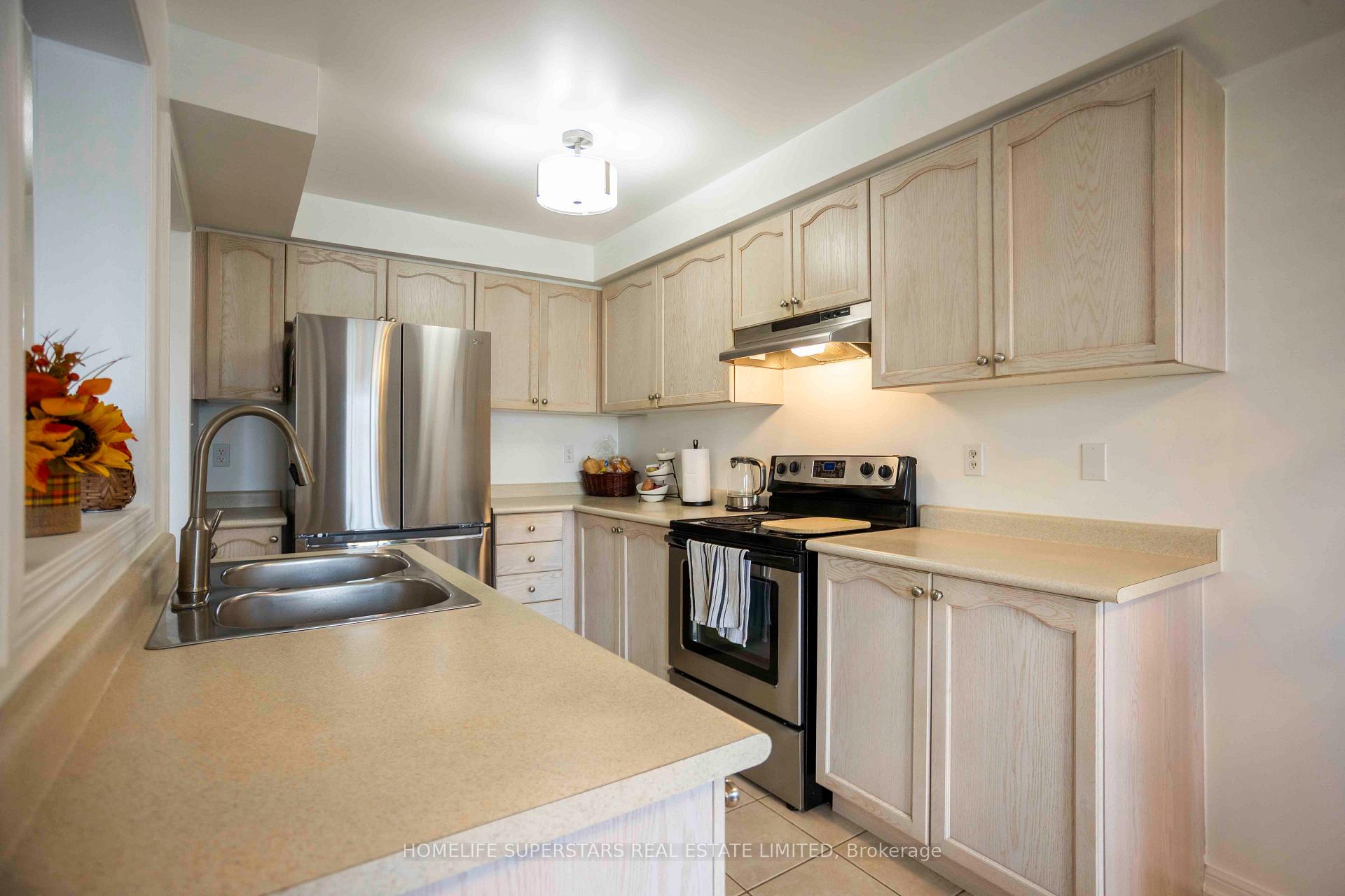 Photo 7 of 76 Longueuil Place, Whitby, Pringle Creek — HOMEH