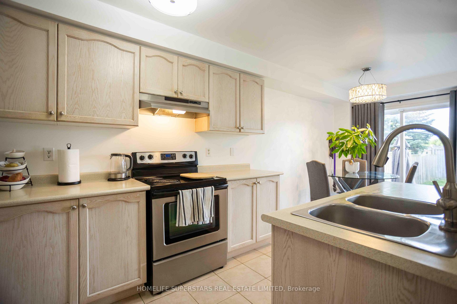 Photo 8 of 76 Longueuil Place, Whitby, Pringle Creek — HOMEH
