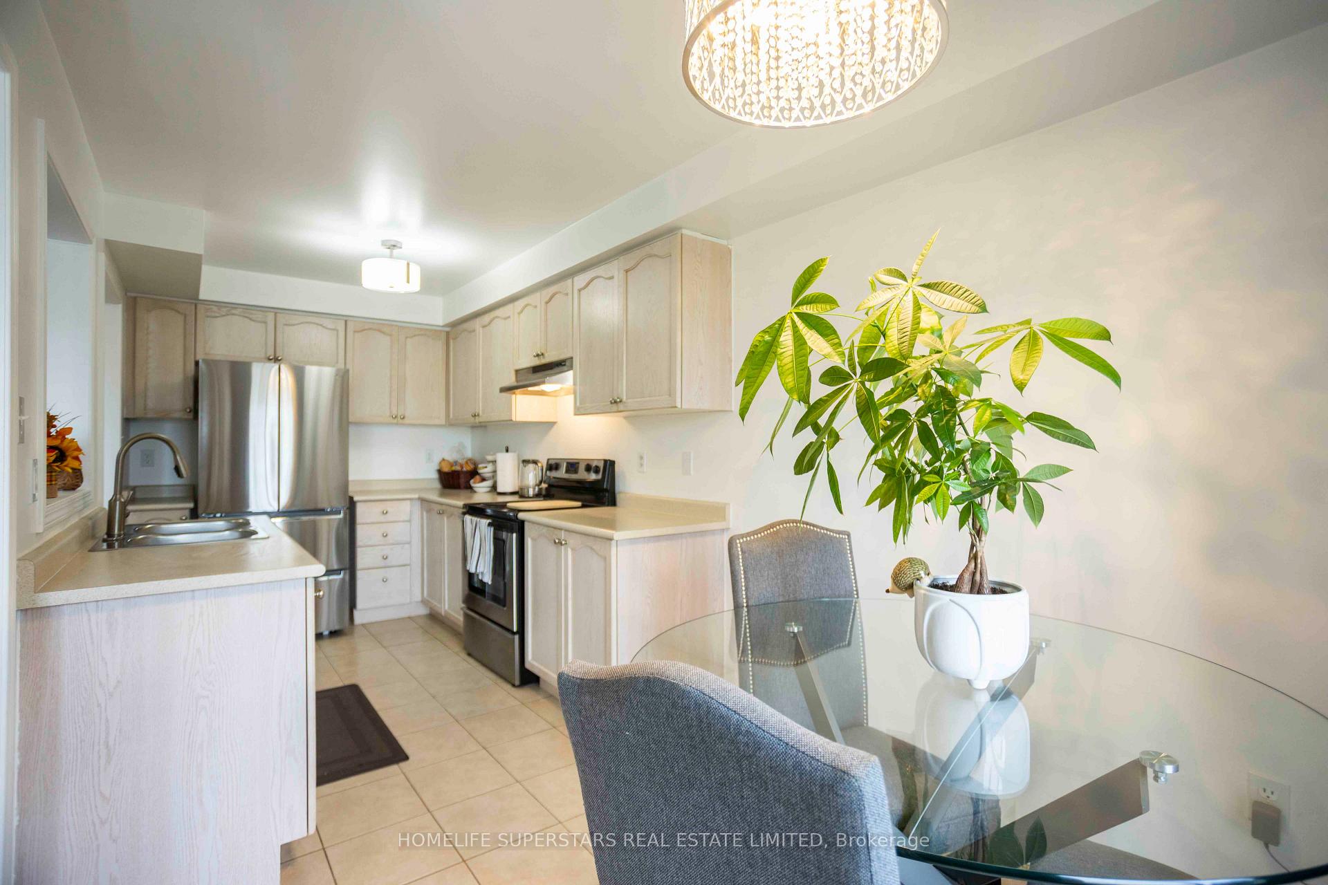 Photo 12 of 76 Longueuil Place, Whitby, Pringle Creek — HOMEH