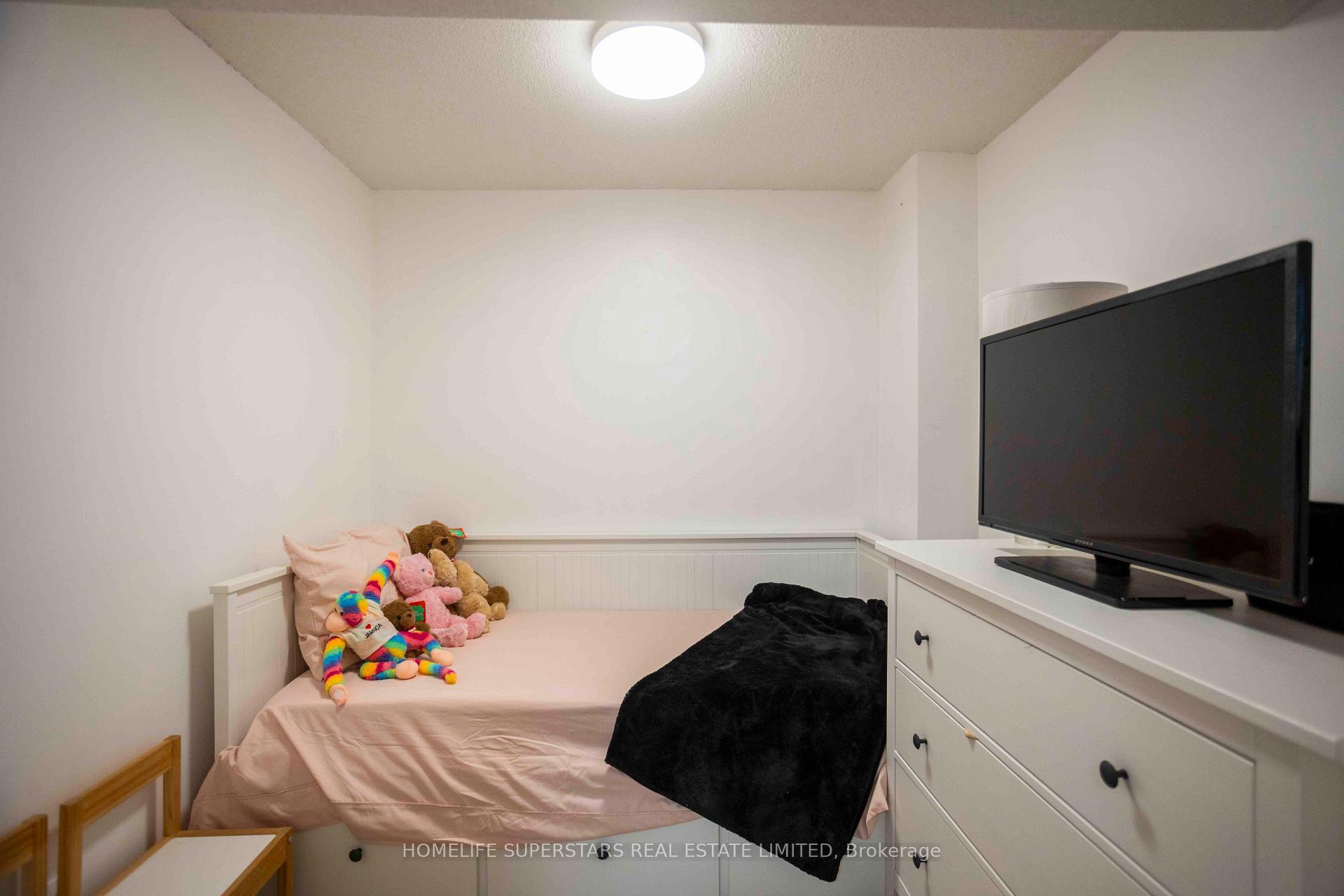 Photo 17 of 76 Longueuil Place, Whitby, Pringle Creek — HOMEH
