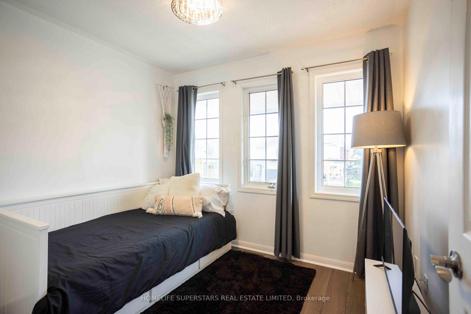 Photo 22 of 76 Longueuil Place, Whitby, Pringle Creek — HOMEH
