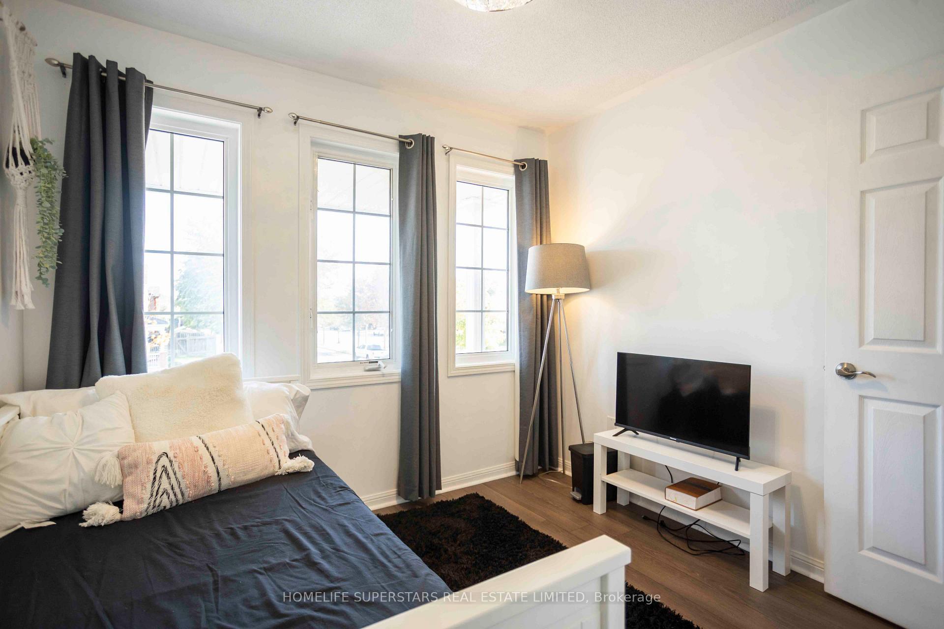 Photo 24 of 76 Longueuil Place, Whitby, Pringle Creek — HOMEH