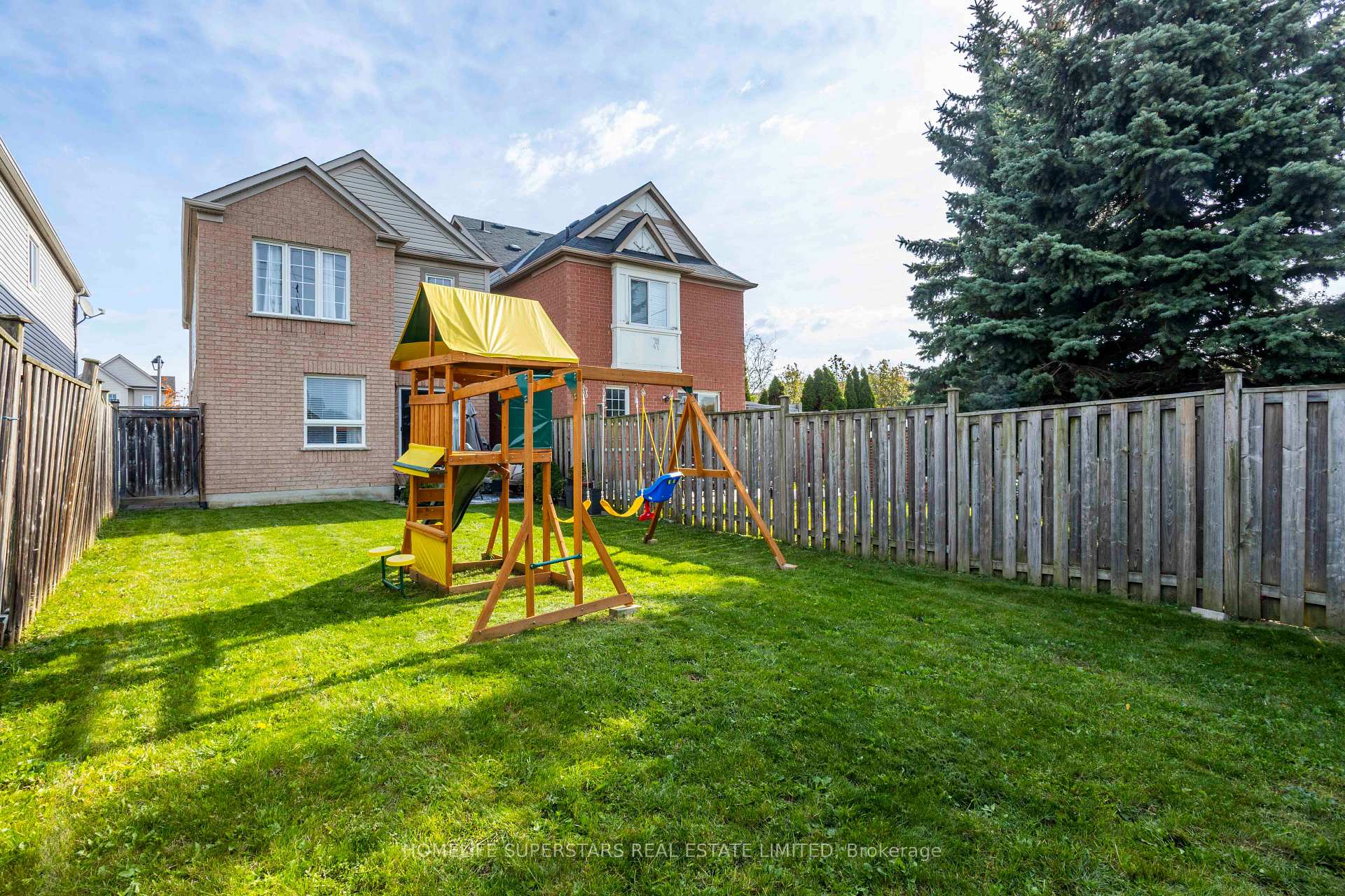 Photo 32 of 76 Longueuil Place, Whitby, Pringle Creek — HOMEH