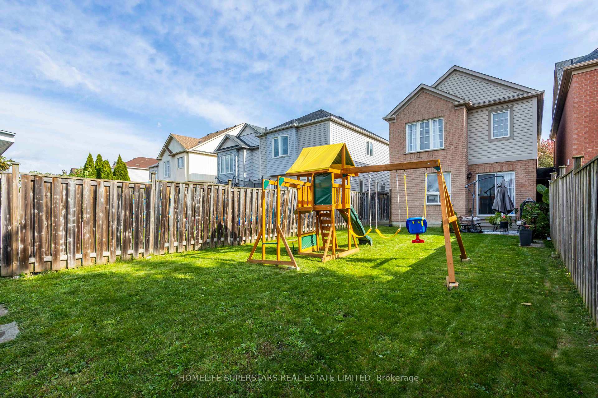 Photo 33 of 76 Longueuil Place, Whitby, Pringle Creek — HOMEH