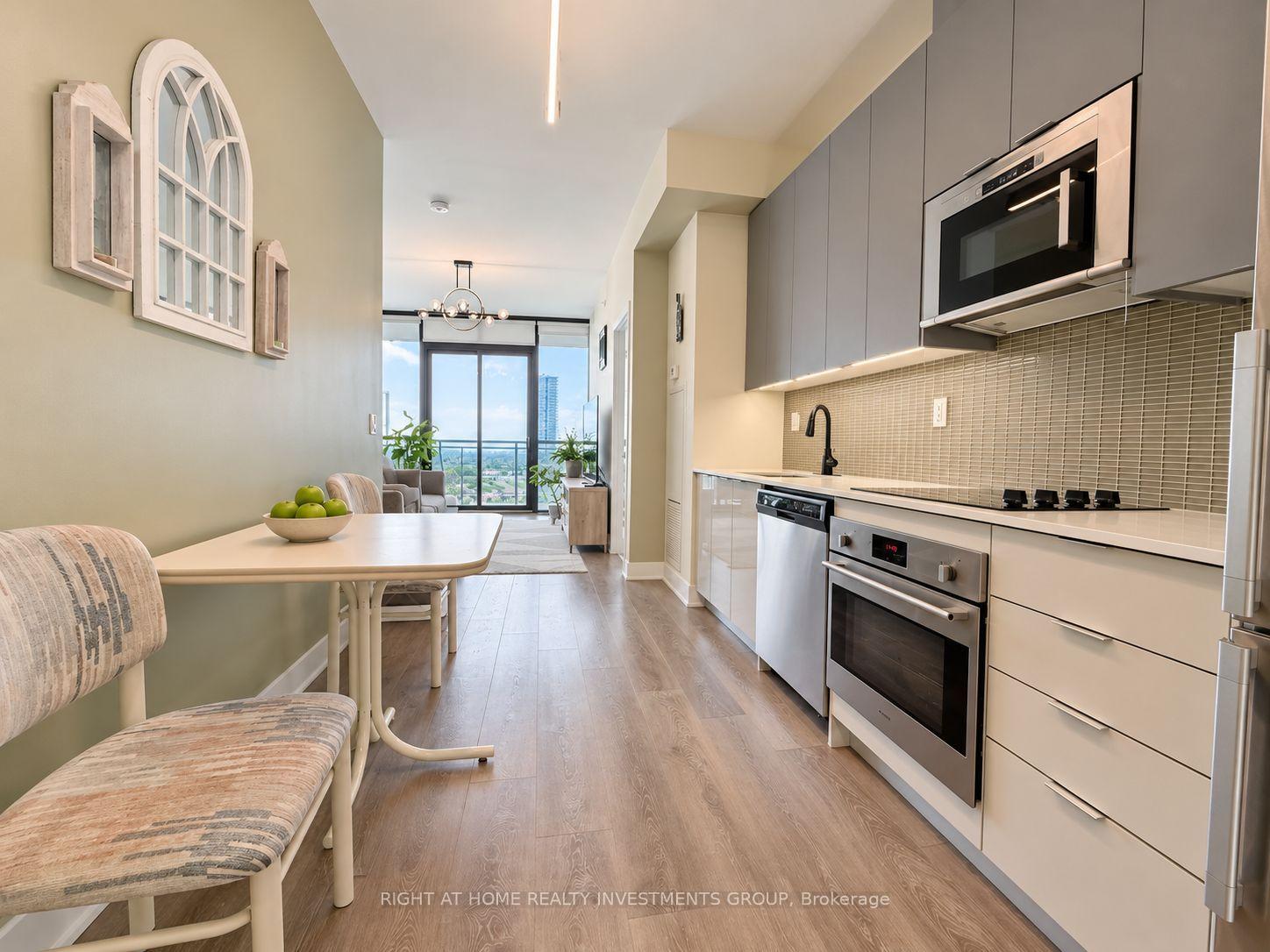 Photo 8 of Unit 3305, 2916 Highway 7, Vaughan, Concord — HOMEH