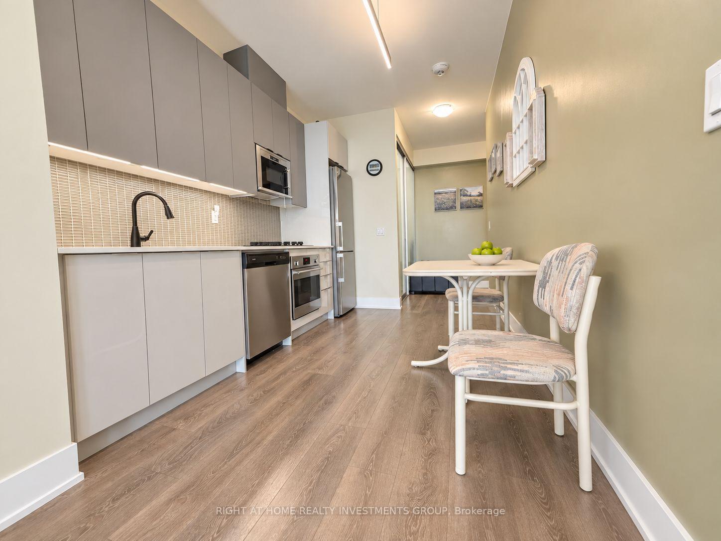 Photo 9 of Unit 3305, 2916 Highway 7, Vaughan, Concord — HOMEH