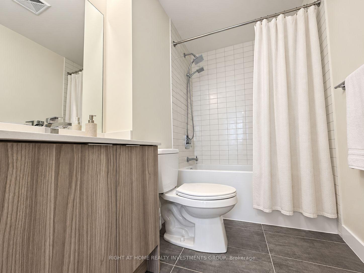 Photo 15 of Unit 3305, 2916 Highway 7, Vaughan, Concord — HOMEH