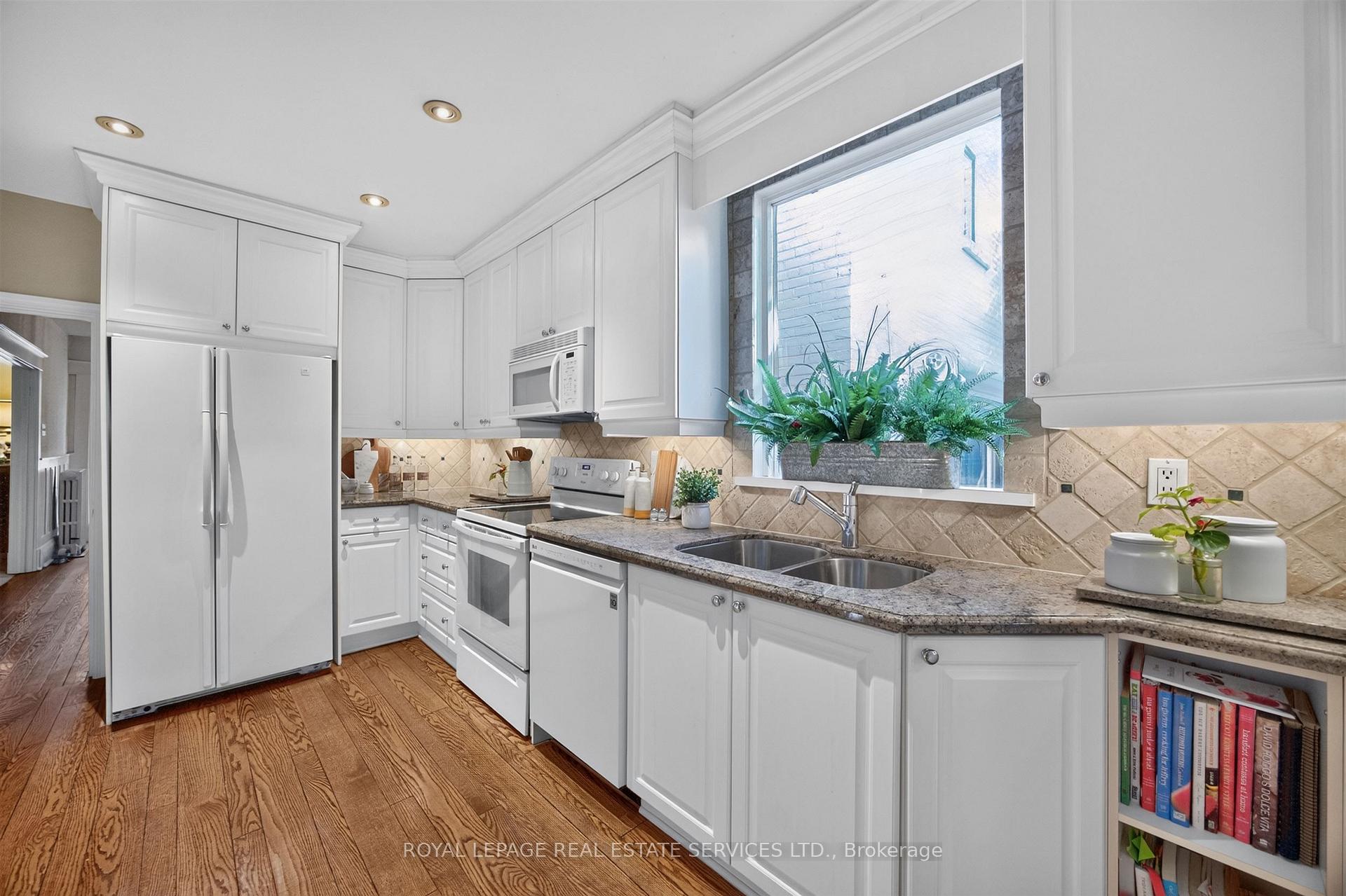 Photo 12 of 62 Astley Avenue, Toronto, Rosedale-Moore Park — HOMEH