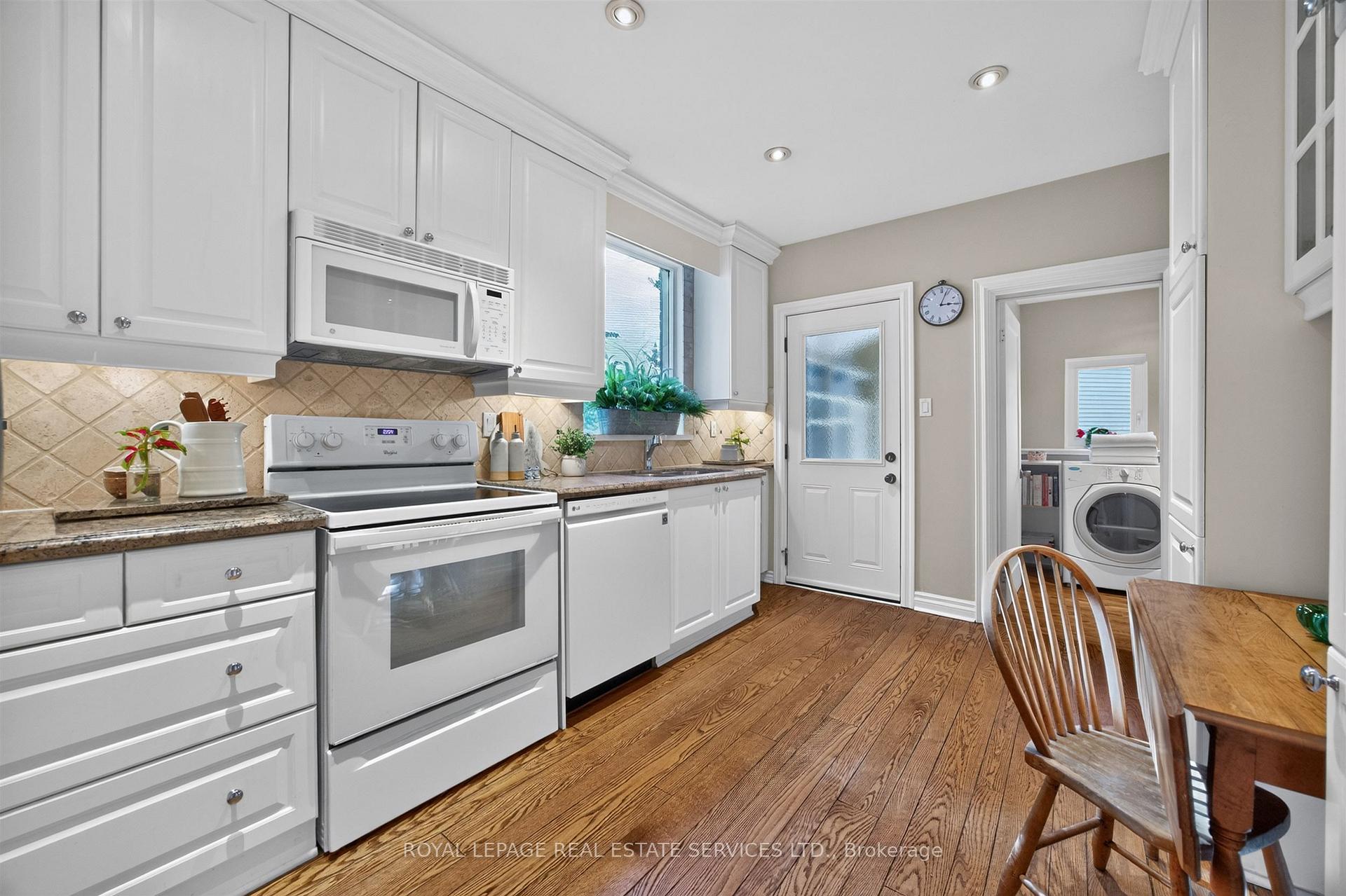 Photo 14 of 62 Astley Avenue, Toronto, Rosedale-Moore Park — HOMEH