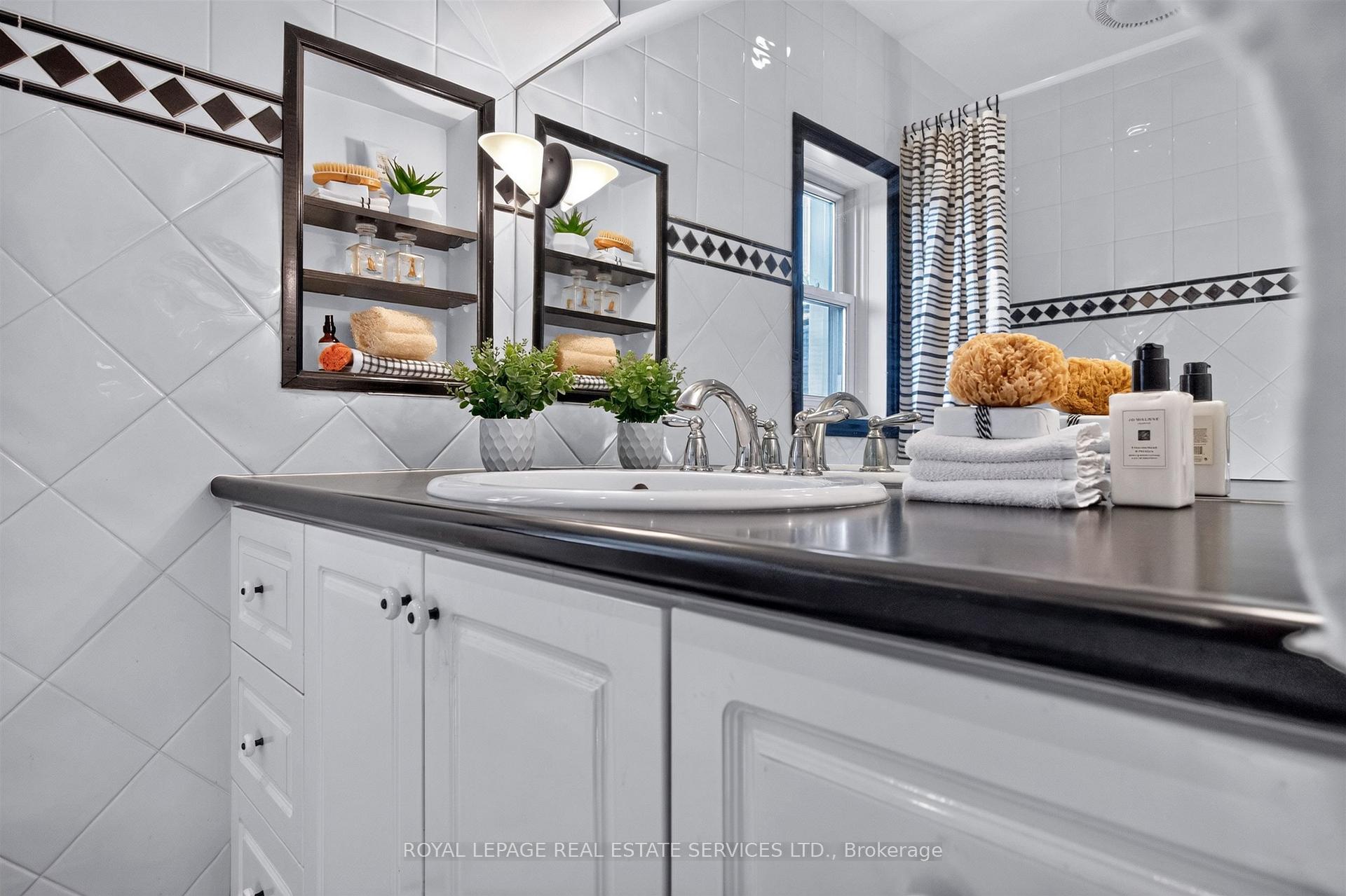 Photo 36 of 62 Astley Avenue, Toronto, Rosedale-Moore Park — HOMEH