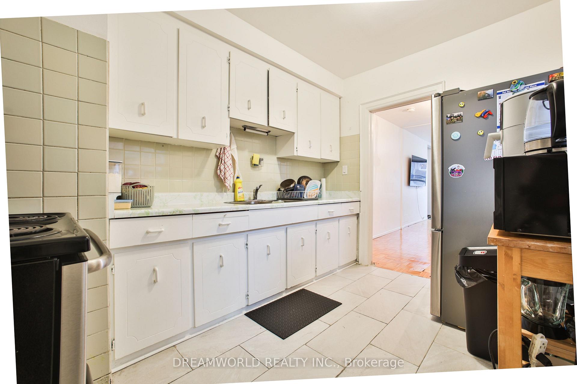 Photo 11 of 403 Northcliffe Boulevard, Toronto, Oakwood Village — HOMEH