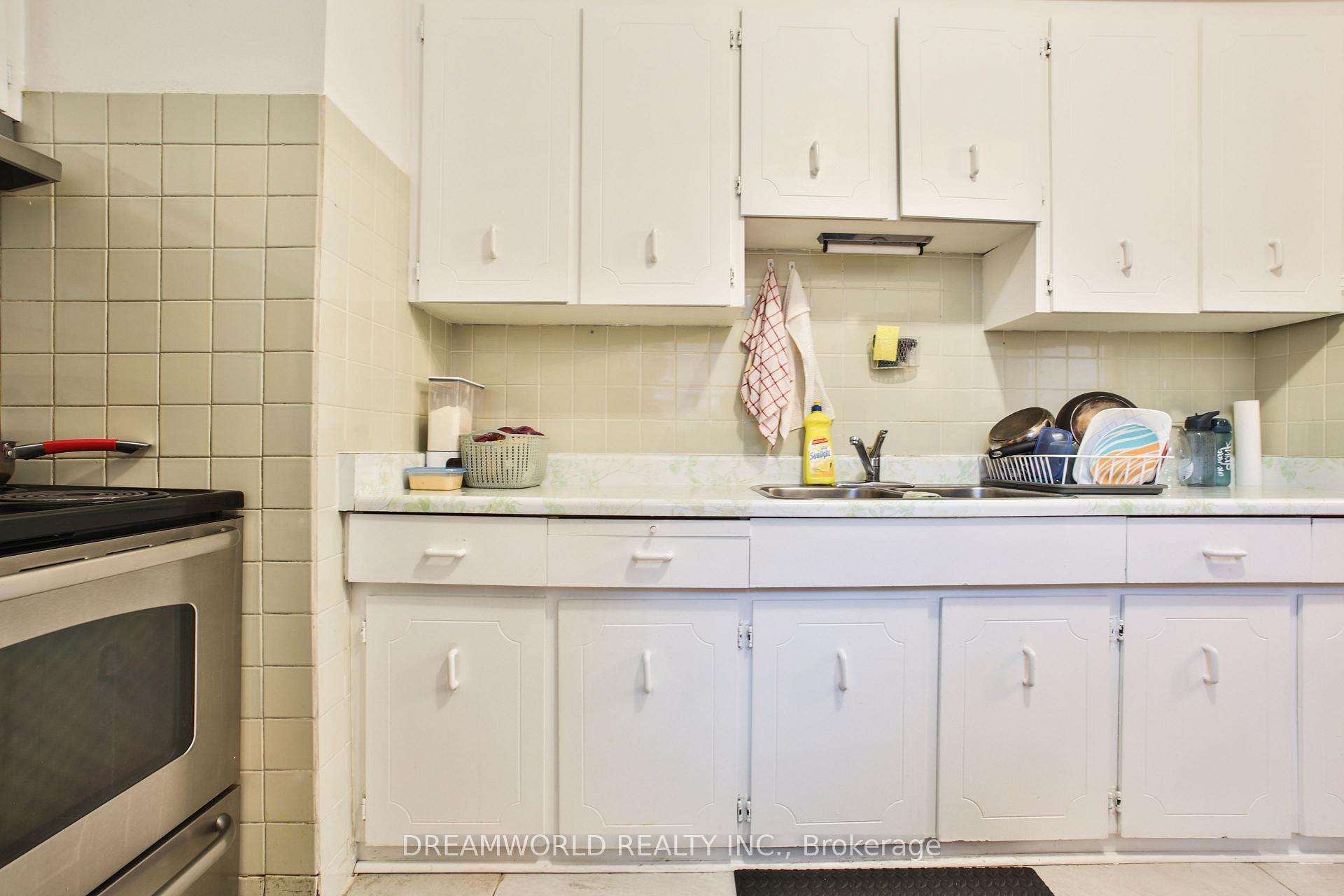 Photo 13 of 403 Northcliffe Boulevard, Toronto, Oakwood Village — HOMEH