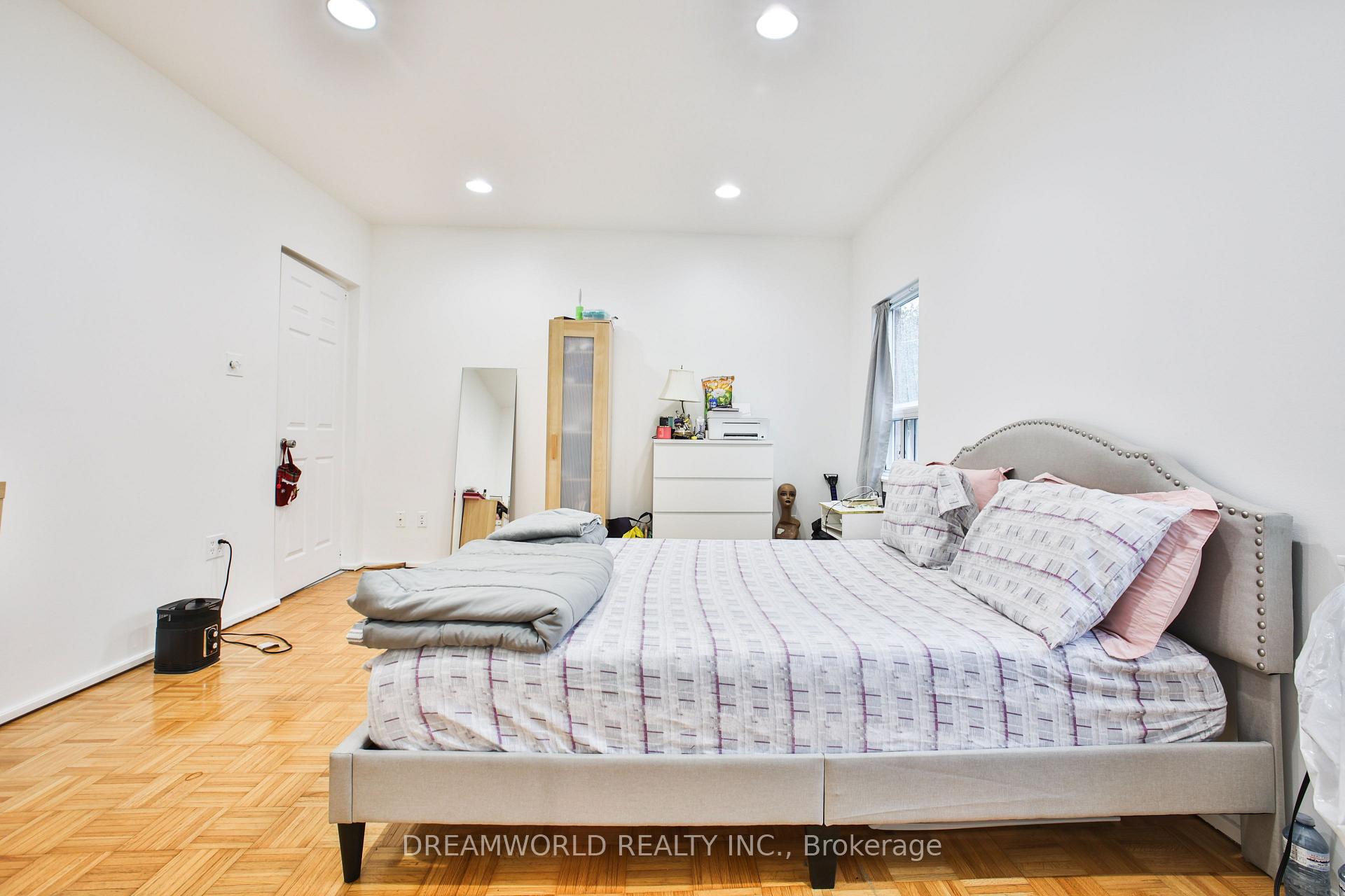 Photo 15 of 403 Northcliffe Boulevard, Toronto, Oakwood Village — HOMEH