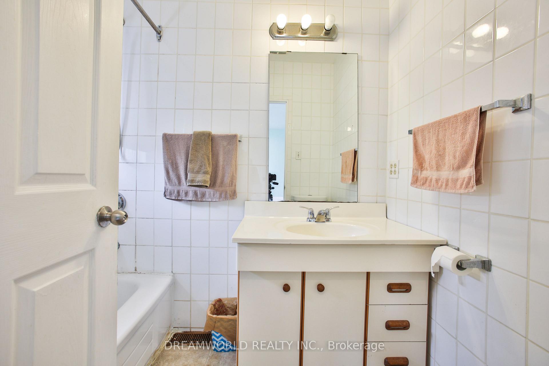 Photo 16 of 403 Northcliffe Boulevard, Toronto, Oakwood Village — HOMEH