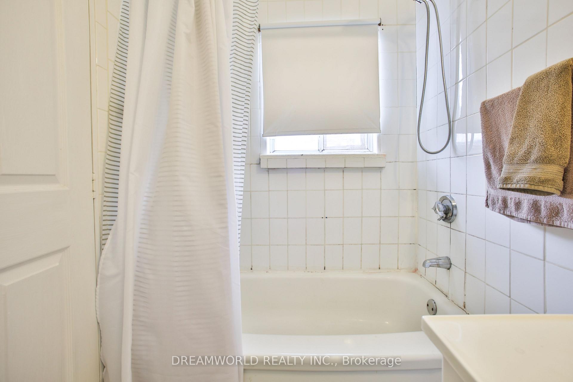 Photo 17 of 403 Northcliffe Boulevard, Toronto, Oakwood Village — HOMEH