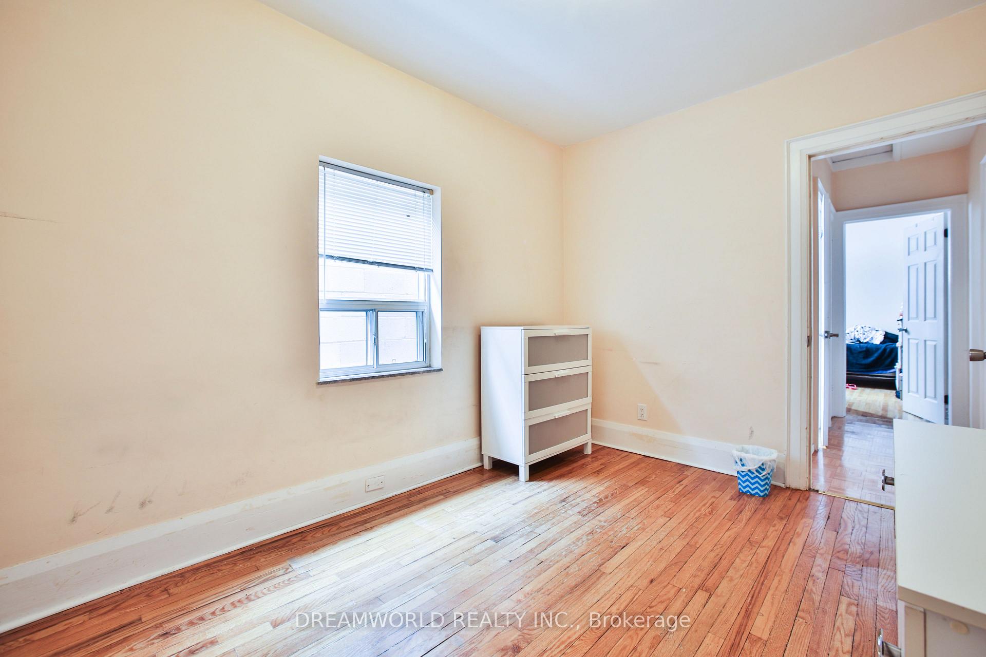 Photo 19 of 403 Northcliffe Boulevard, Toronto, Oakwood Village — HOMEH