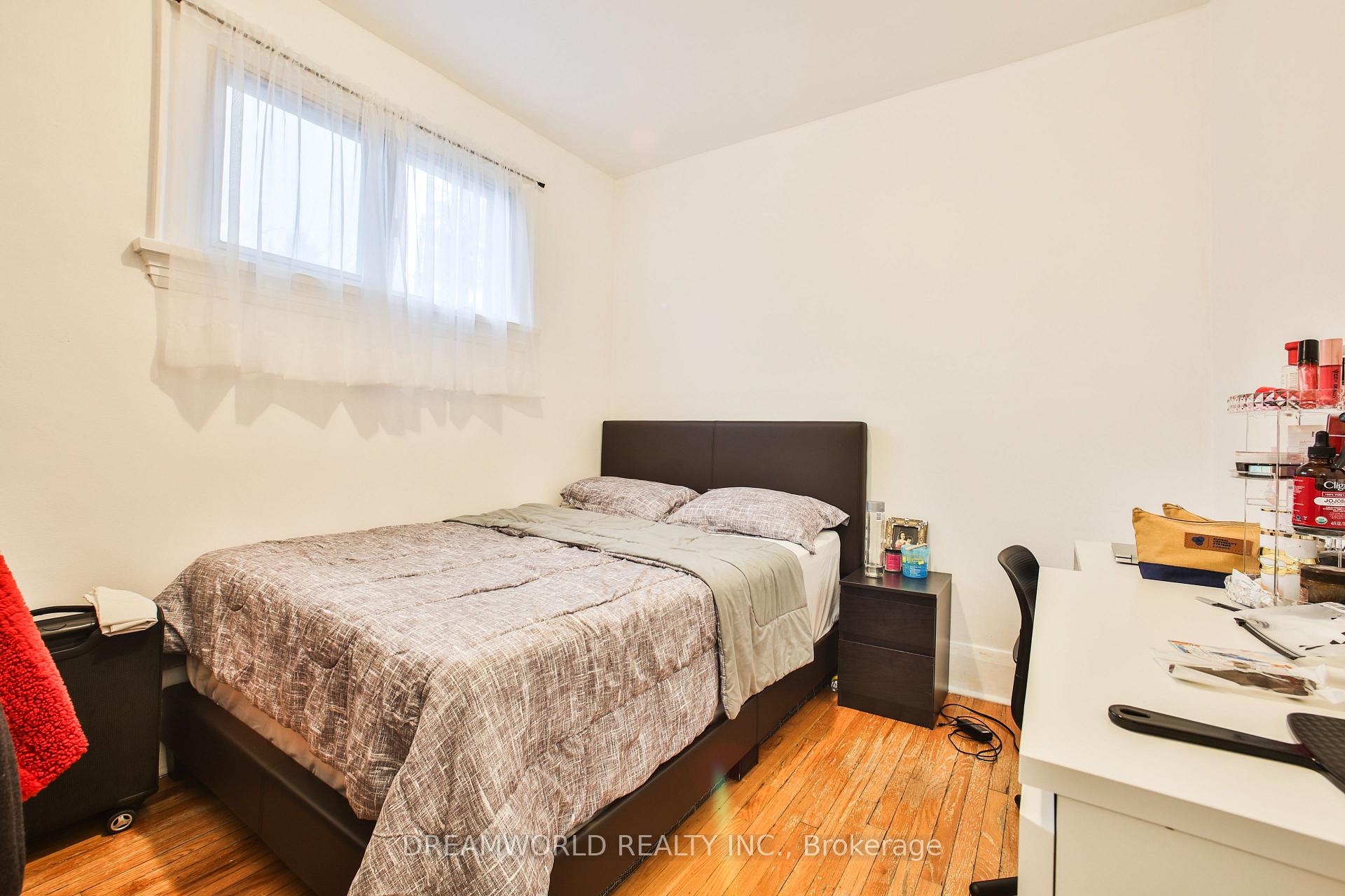 Photo 23 of 403 Northcliffe Boulevard, Toronto, Oakwood Village — HOMEH