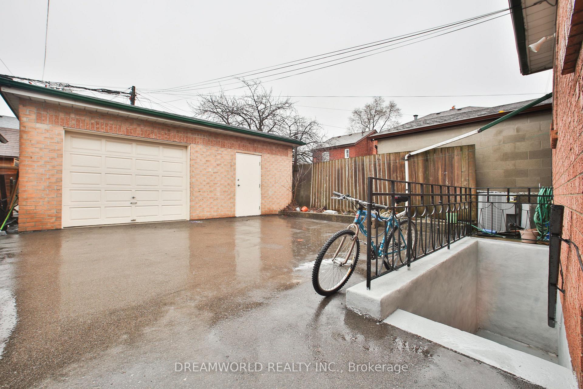 Photo 38 of 403 Northcliffe Boulevard, Toronto, Oakwood Village — HOMEH