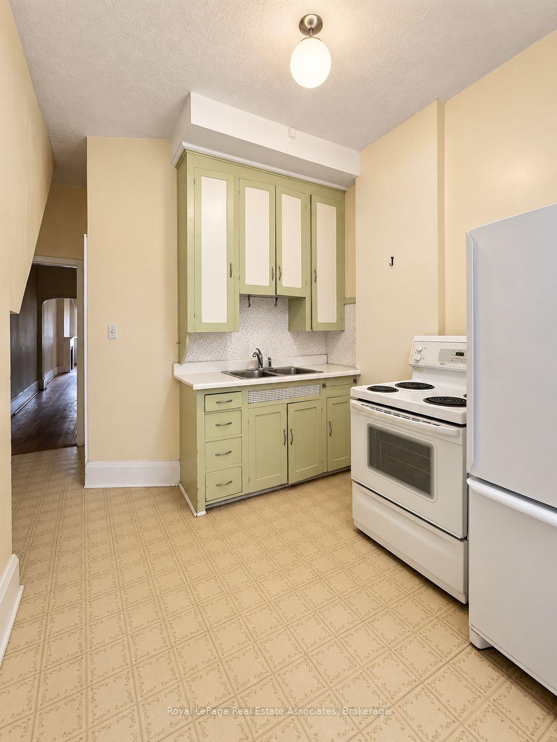 Photo 11 of 132 Close Avenue, Toronto, South Parkdale — HOMEH
