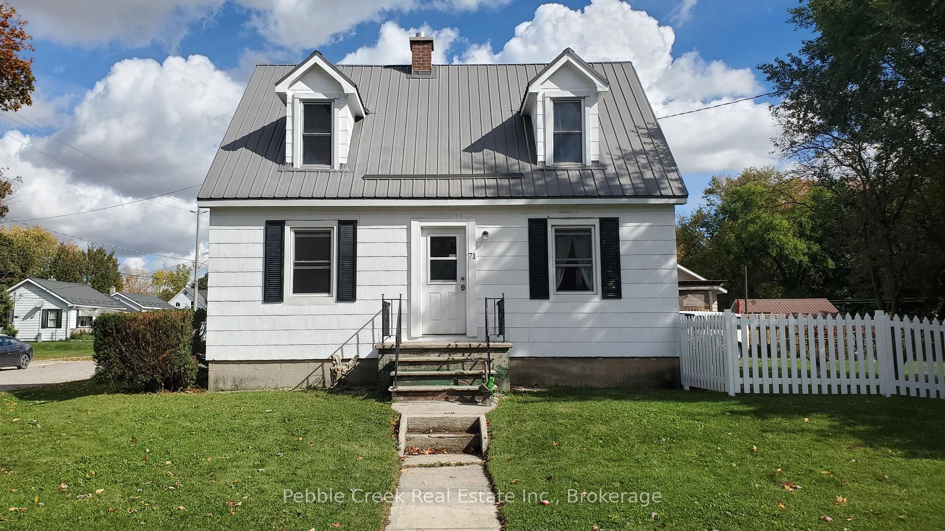Photo 2 of 71 Nelson Street, Bluewater, Hensall — HOMEH