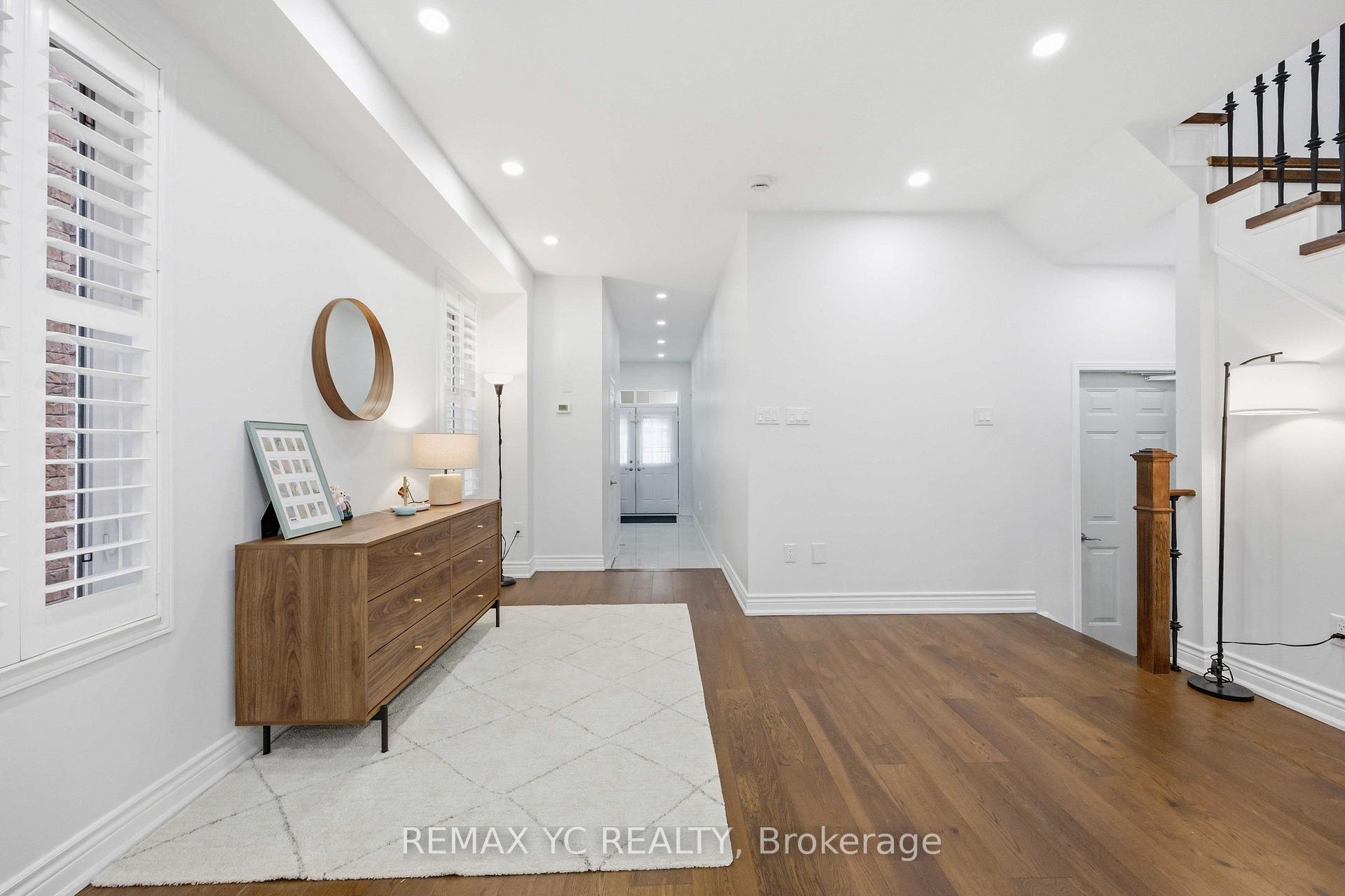 Photo 3 of Unit R1, 140 Laramie Crescent, Vaughan, Patterson — HOMEH