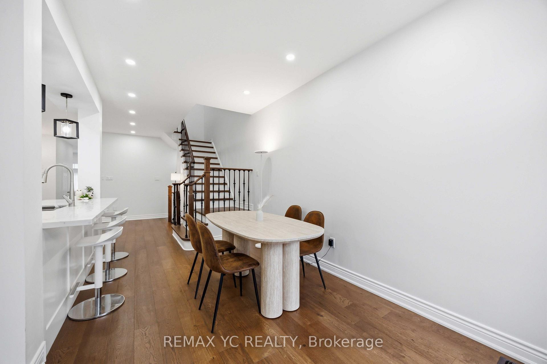 Photo 5 of Unit R1, 140 Laramie Crescent, Vaughan, Patterson — HOMEH