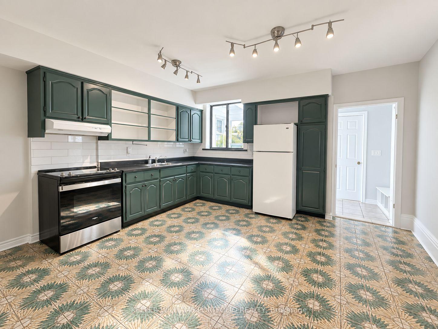 Photo 2 of Unit Main Fl, 184 Franklin Avenue, Toronto, Dovercourt-Wallace Emerson-Junction — HOMEH