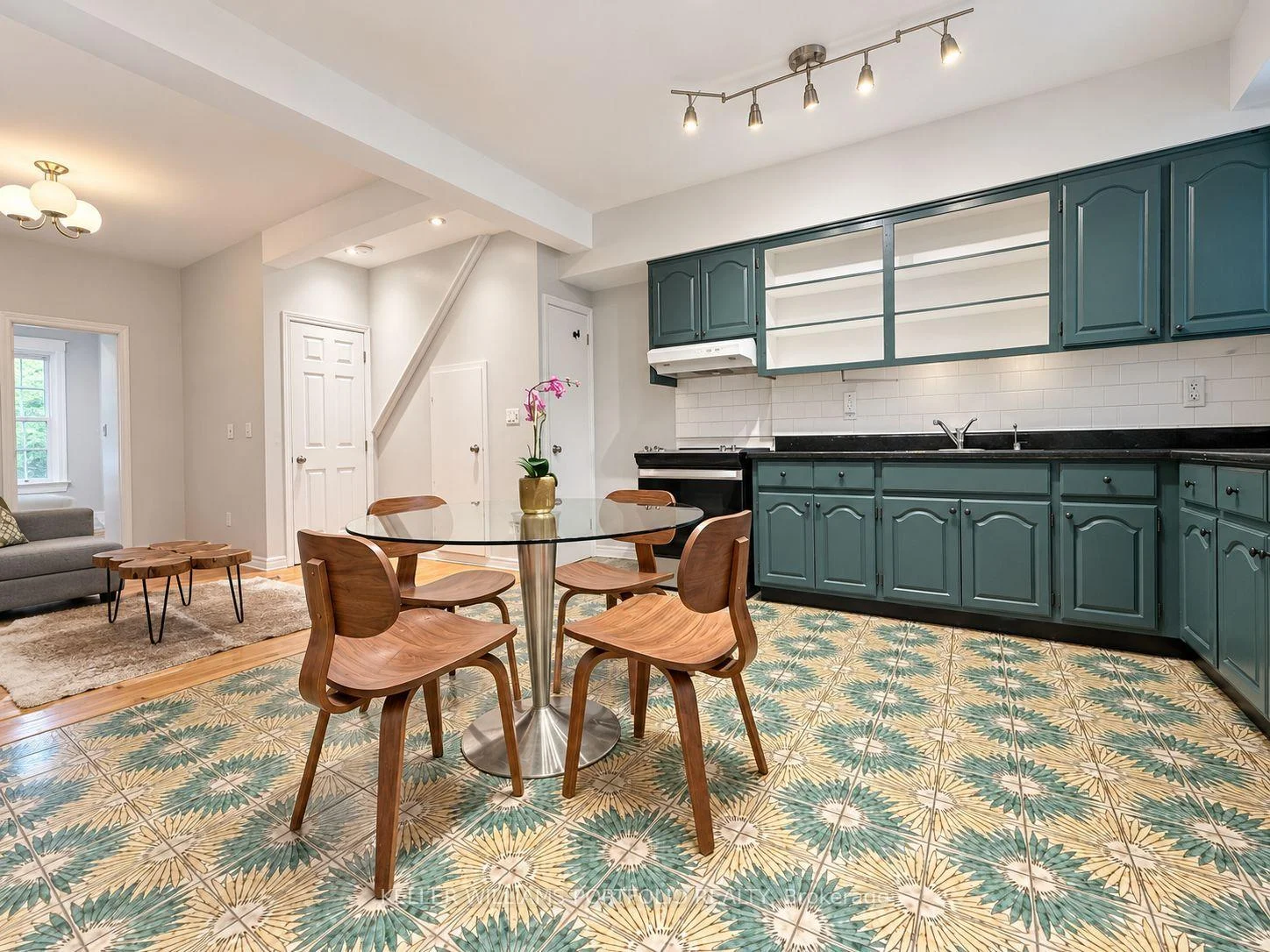 Photo 3 of Unit Main Fl, 184 Franklin Avenue, Toronto, Dovercourt-Wallace Emerson-Junction — HOMEH