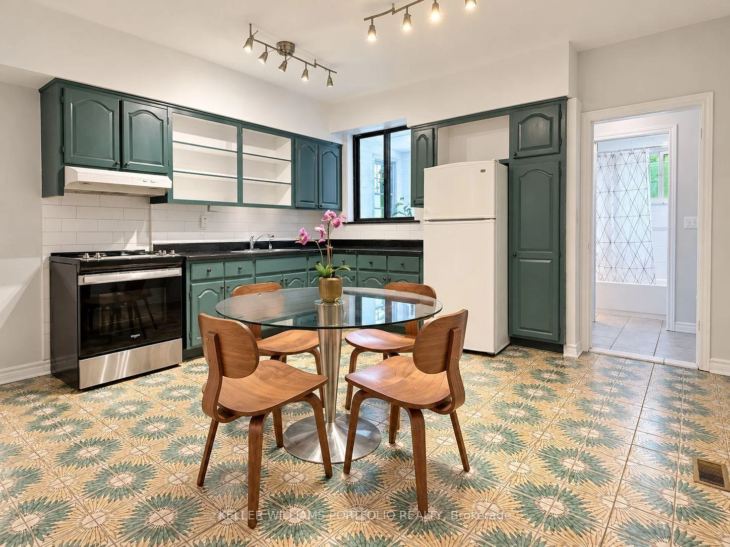 Photo 5 of Unit Main Fl, 184 Franklin Avenue, Toronto, Dovercourt-Wallace Emerson-Junction — HOMEH