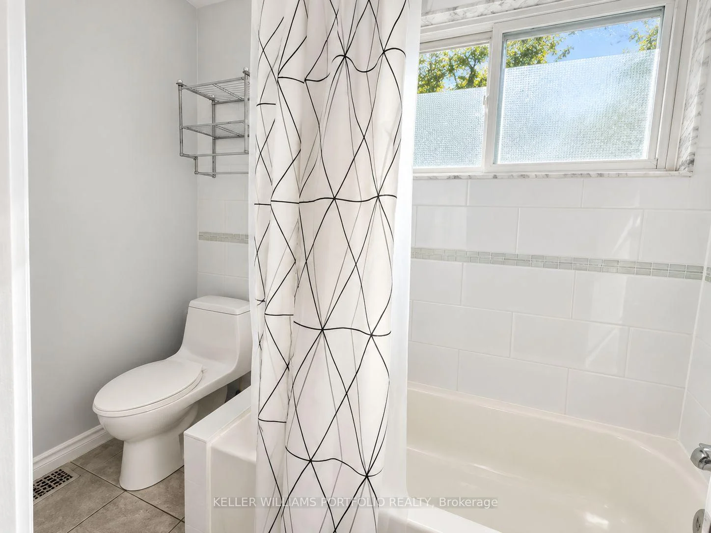 Photo 18 of Unit Main Fl, 184 Franklin Avenue, Toronto, Dovercourt-Wallace Emerson-Junction — HOMEH