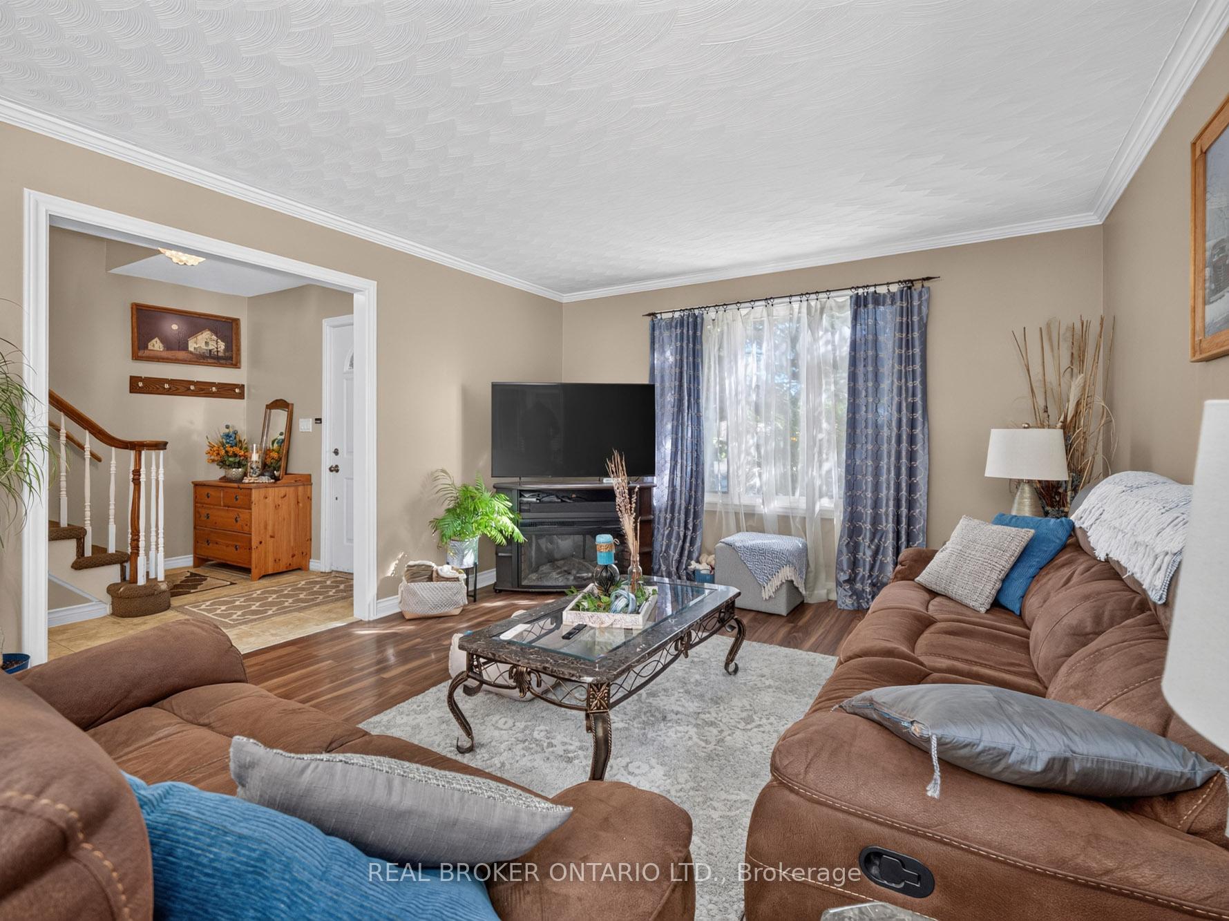 Photo 8 of 133 Leaside Drive, Welland, N. Welland — HOMEH
